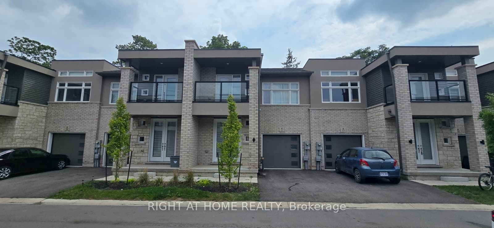 5672 Dorchester Road 52, Niagara Falls, ON L2G 4Y8
