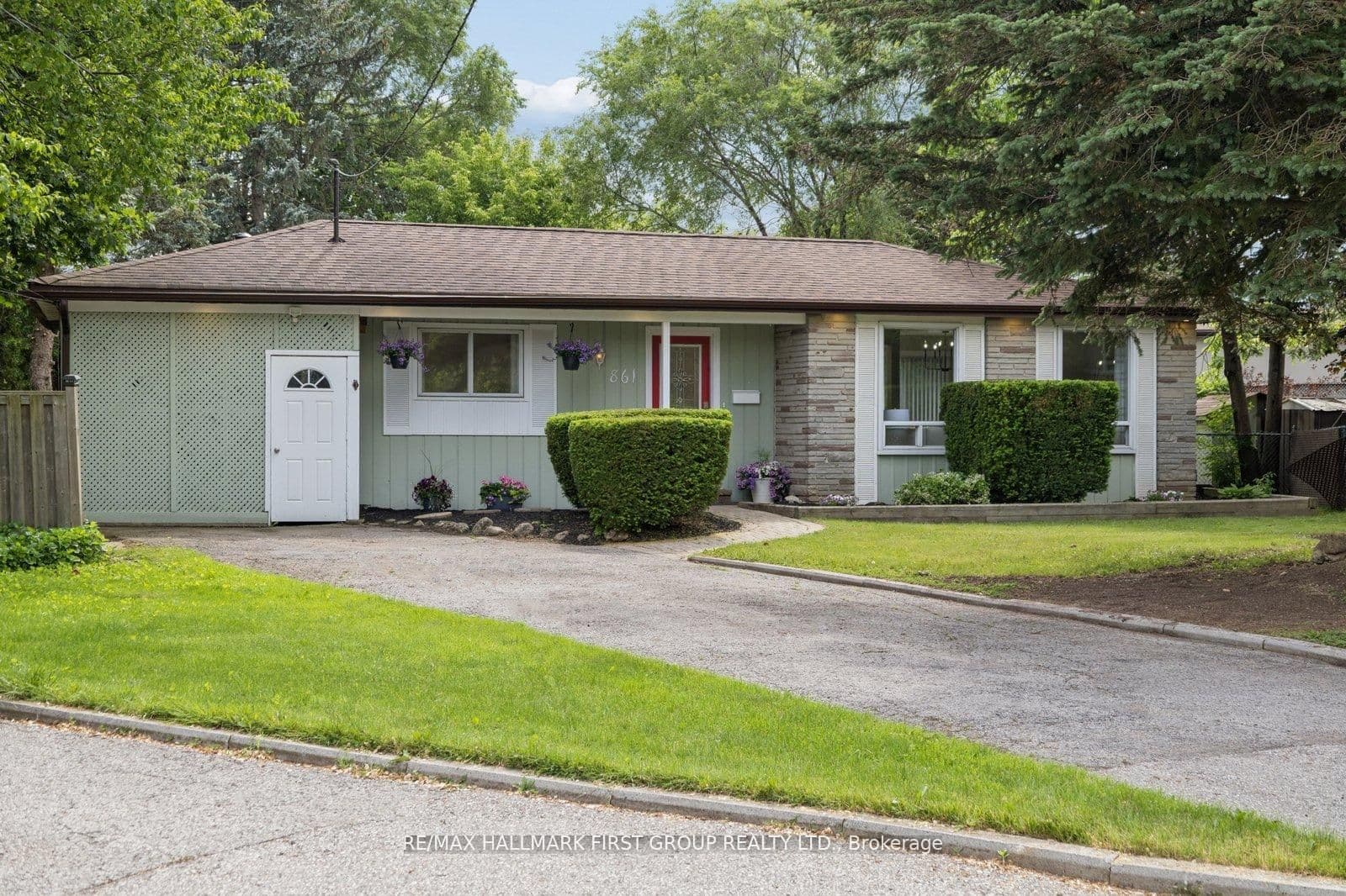 861 Boxworth Place, Pickering, ON L1W 2K9