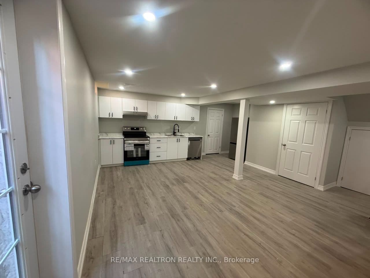 95 Tulip Street, Georgina, ON L4P 1C6