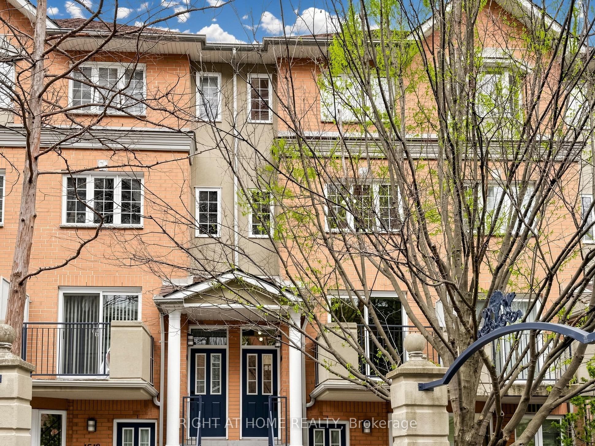 28 Sommerset Way 1520, Toronto, ON M2N 6W7