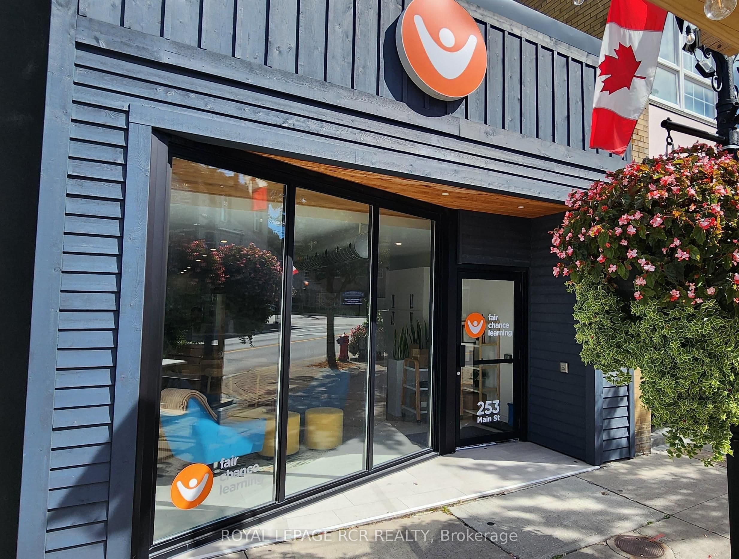 253 Main Street S, Newmarket, ON L3Y 3Z4