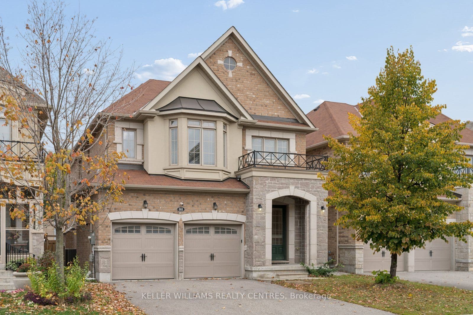 668 McGregor Farm Trail, Newmarket, ON L3X 1C8