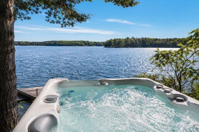 708 Paradise Lane, Carling, ON P2A 2X4