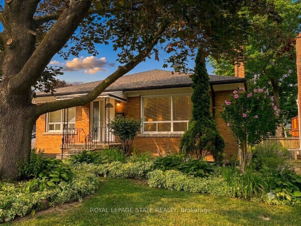 20 Lloyd Manor Road, Toronto, ON M9B 5H6