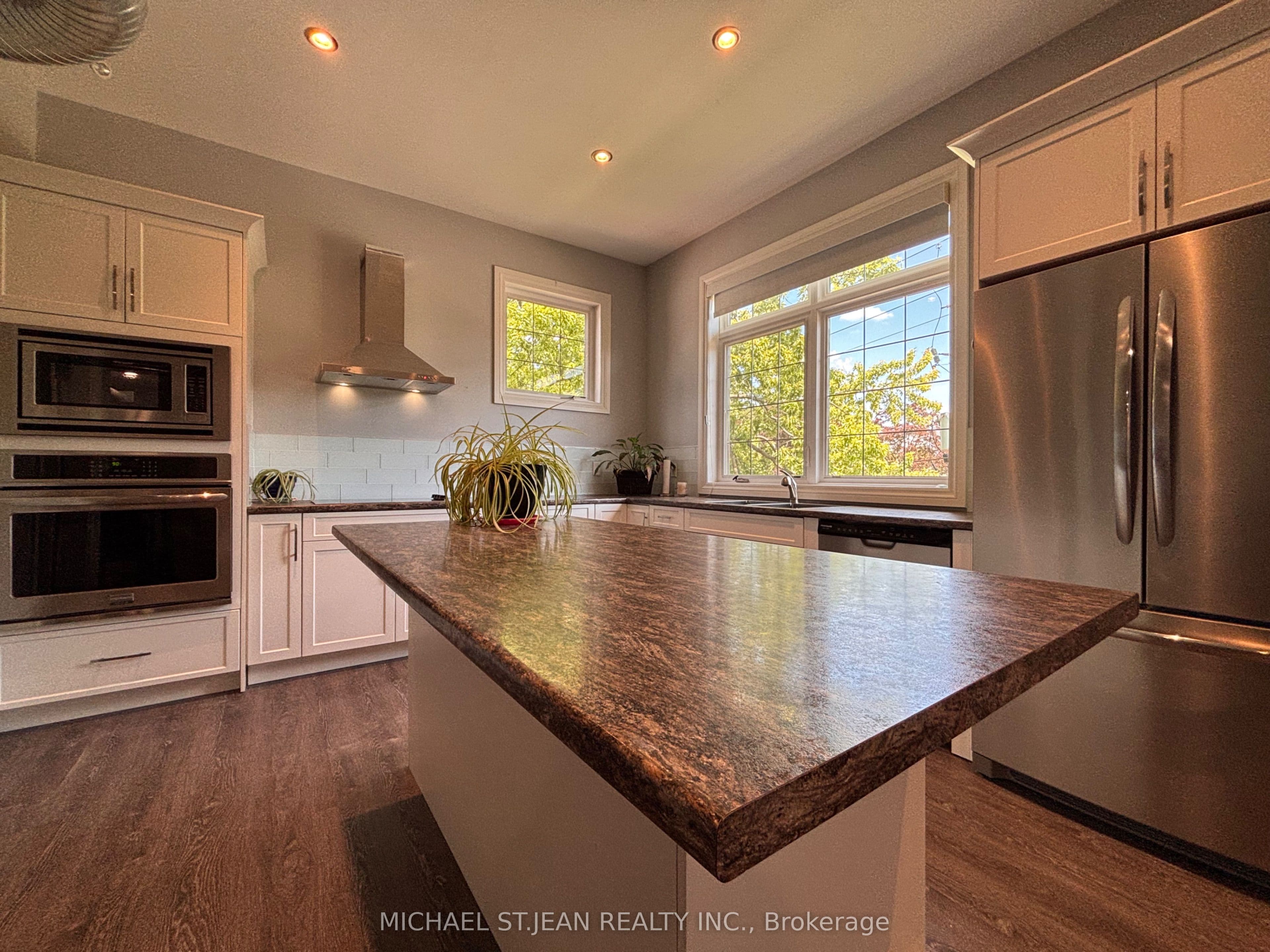 71 Wilson Street E, Hamilton, ON L9G 2B3