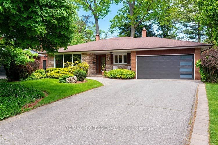 7 Cherry Post Crescent, Toronto, ON M9C 2J9