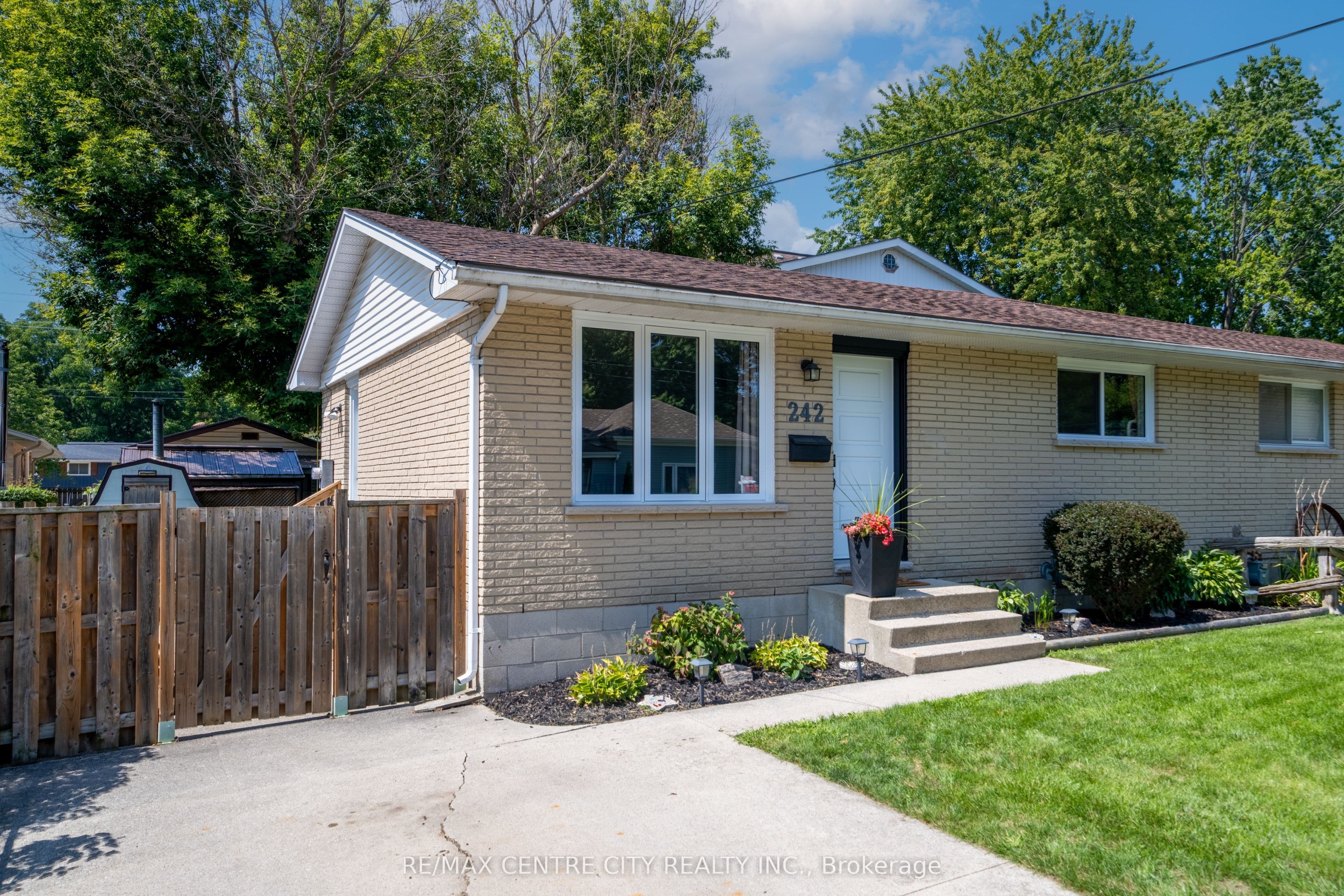242 Rapley Street, Strathroy-Caradoc, ON N7G 3E6