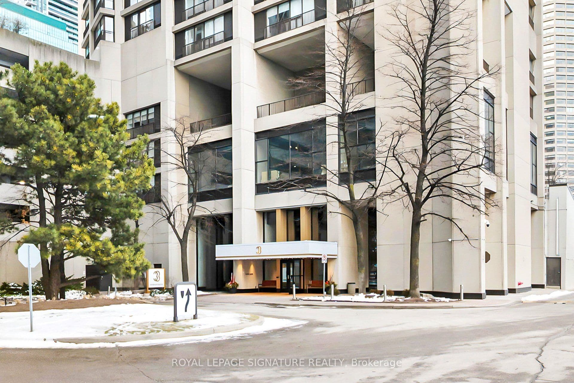 33 Harbour Square 410/204, Toronto, ON M5J 2G2