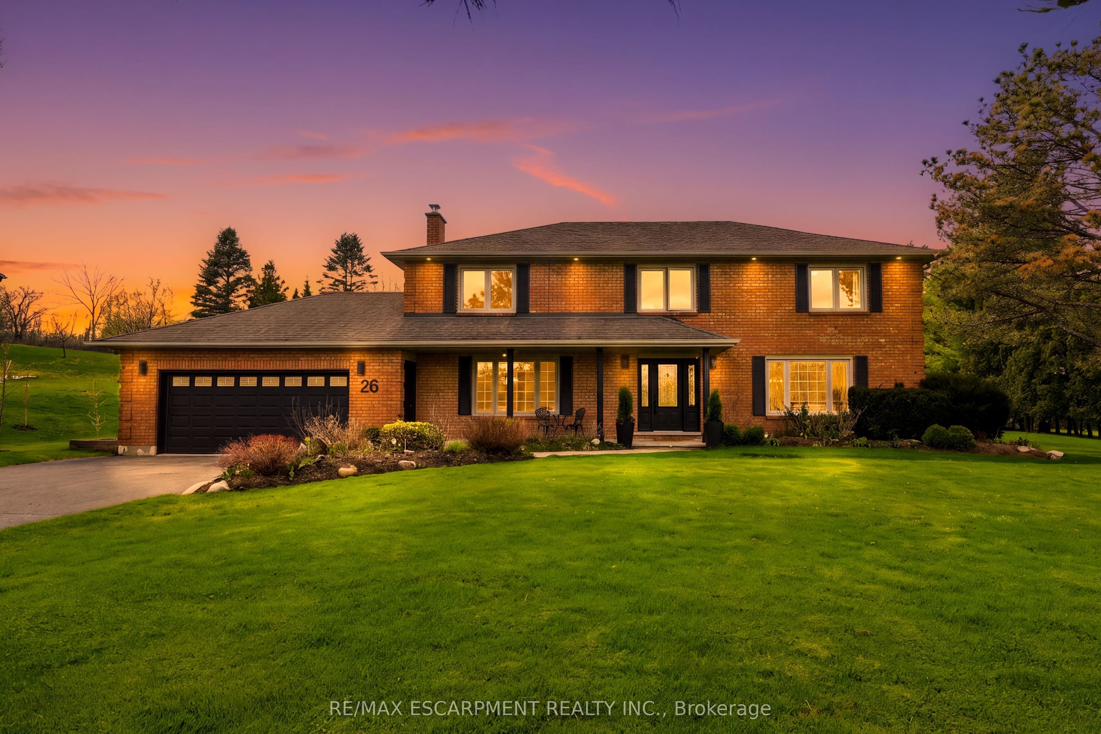26 Weneil Drive, Hamilton, ON L8B 0Z6