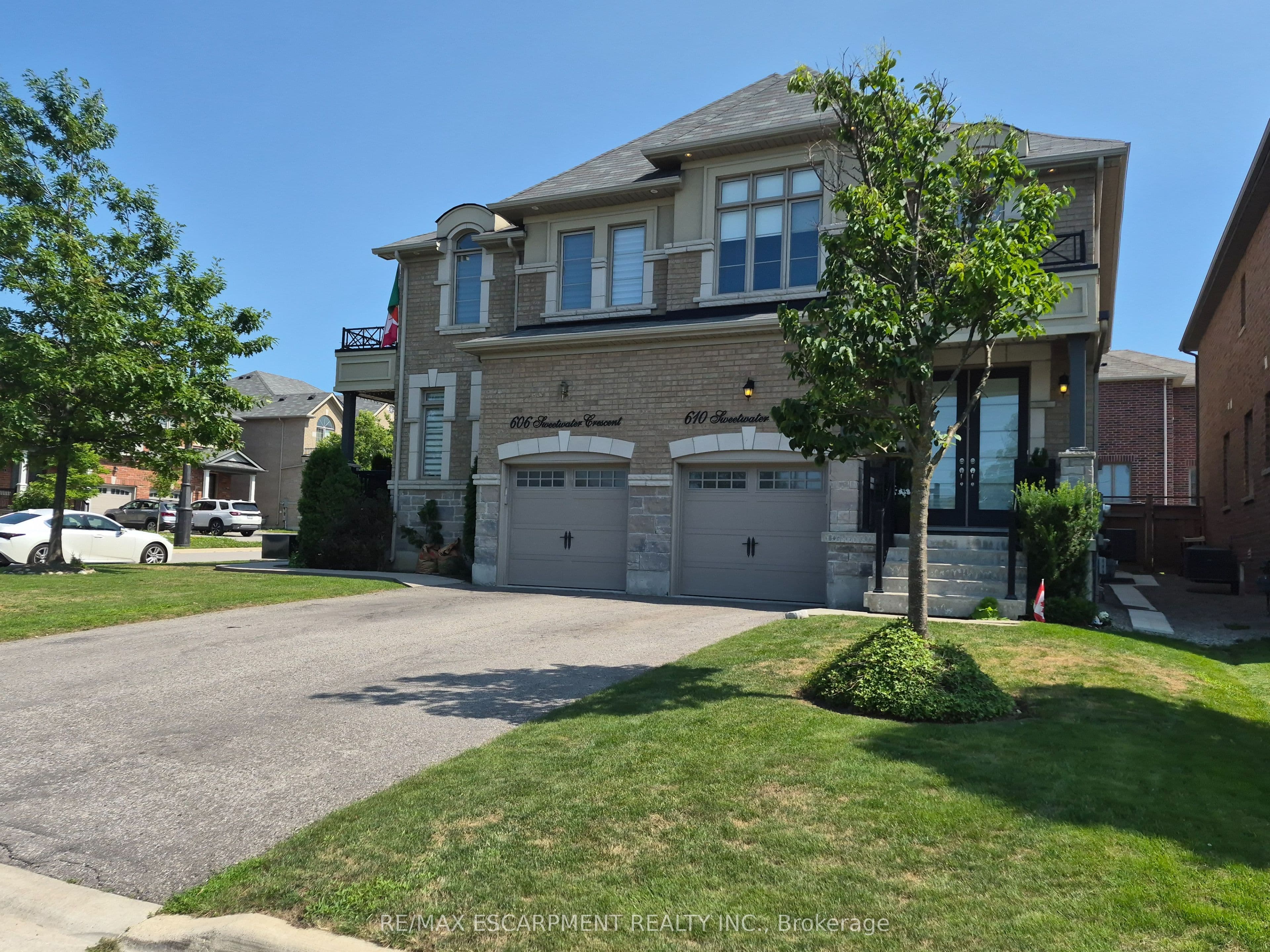 610 Sweetwater Crescent, Newmarket, ON L3X 0H5