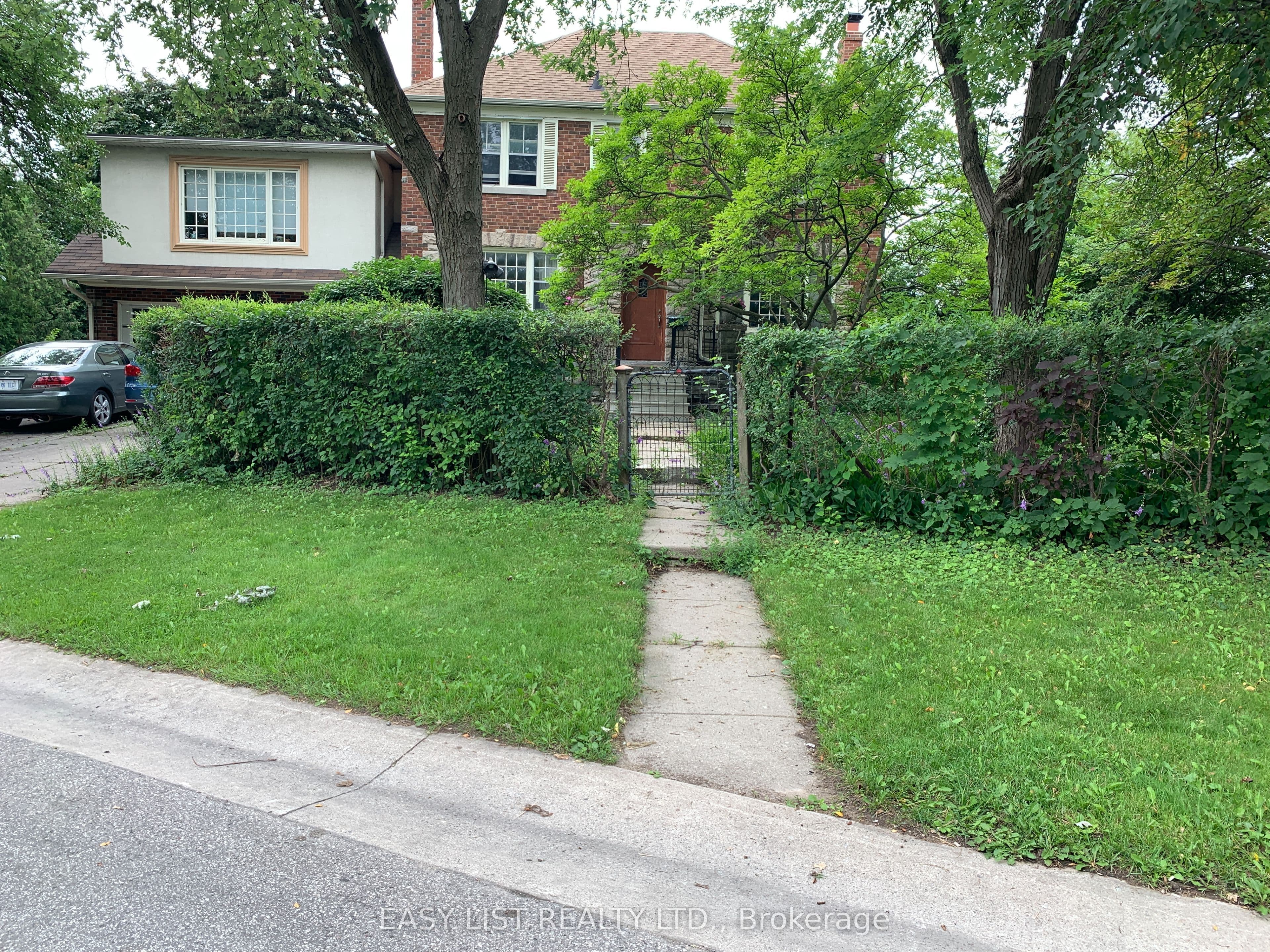 205 Ridley Boulevard, Toronto, ON M5M 3M4