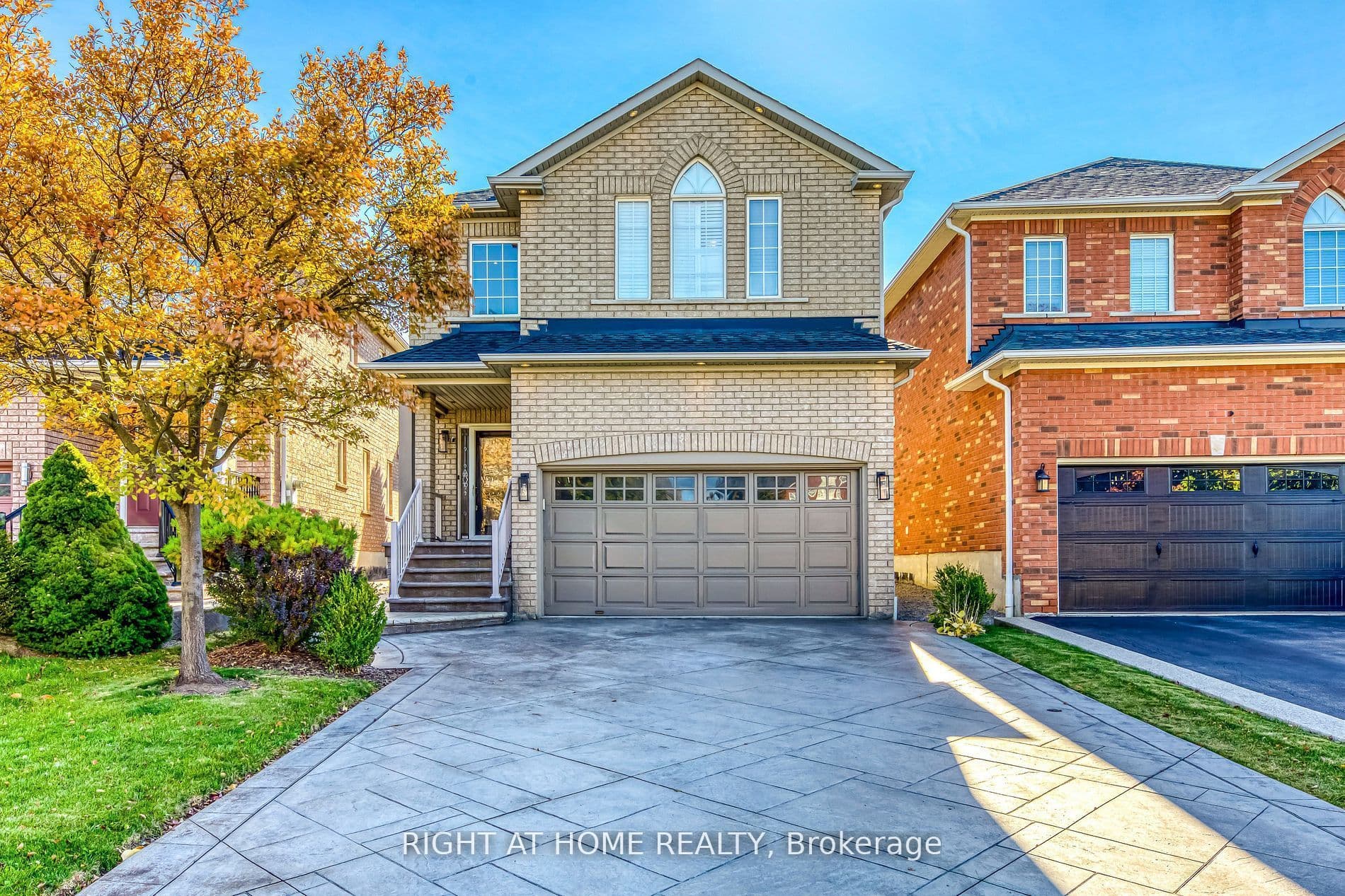 814 Brass Winds Place, Mississauga, ON L5W 1T4