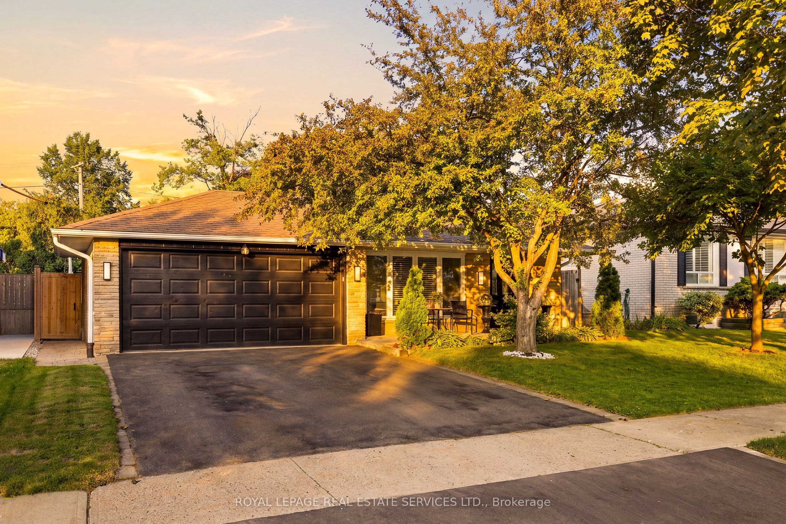127 Redgrave Drive, Toronto, ON M9R 3V5