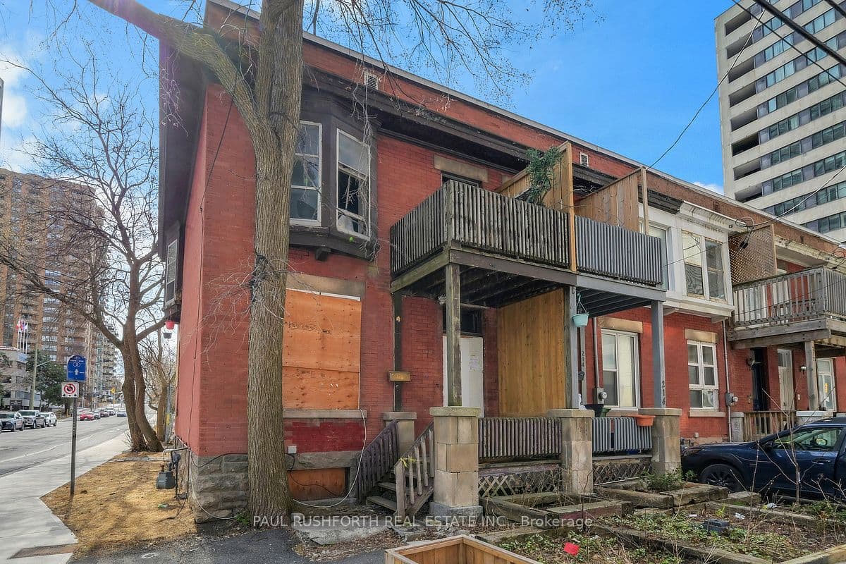 216 Bay Street, Ottawa Centre, ON K1R 5Y9