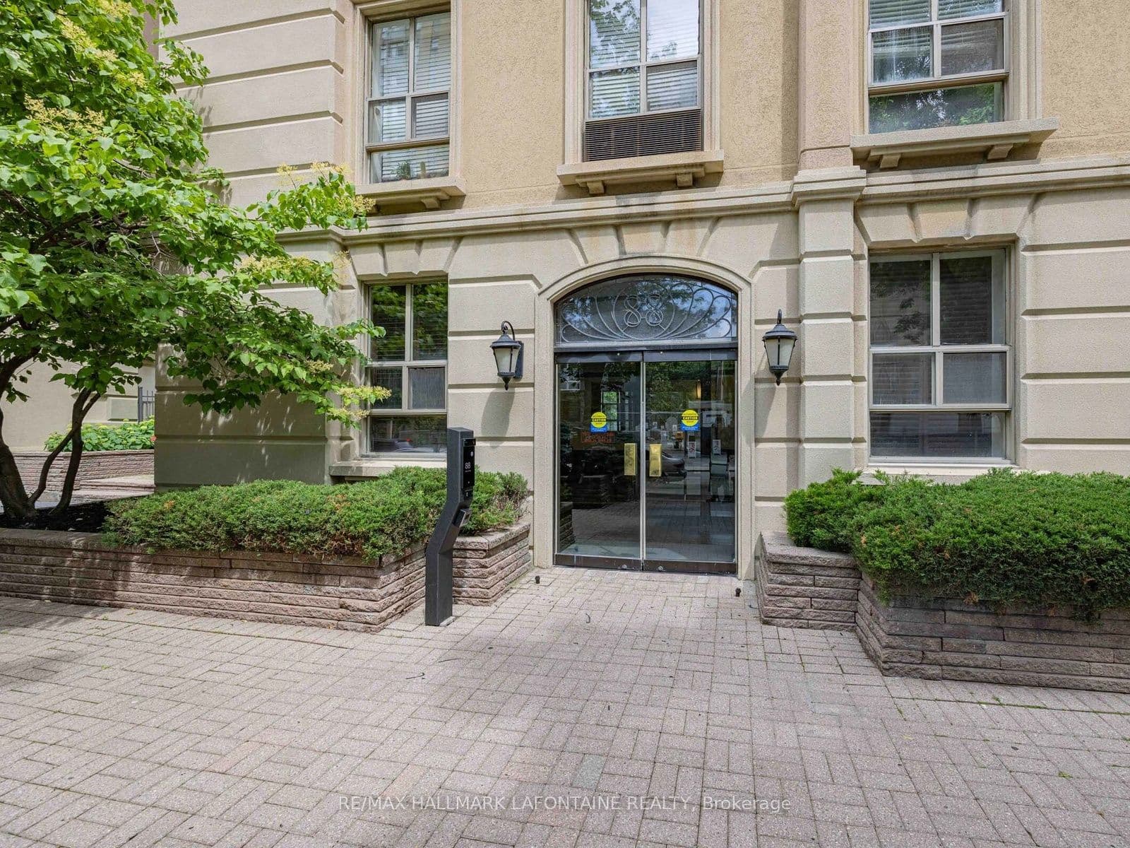 88 Charles Street E 504, Toronto, ON M4Y 2W7