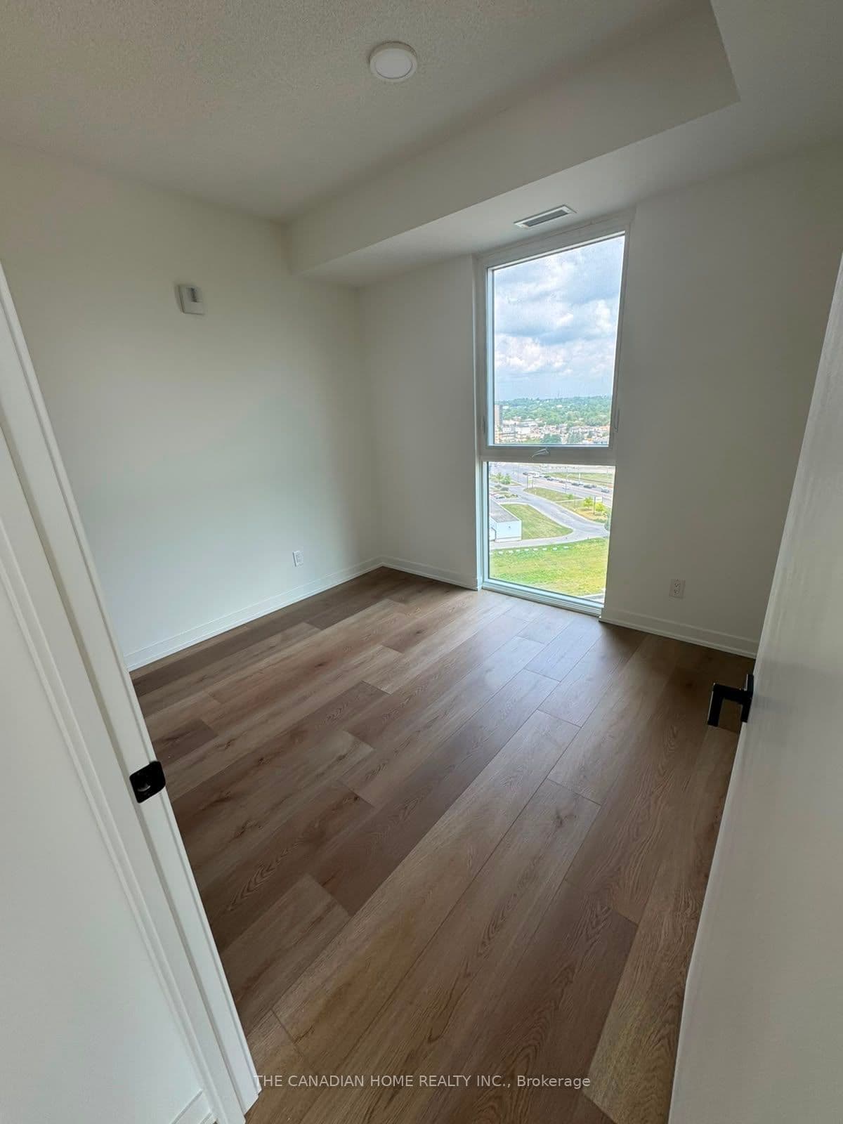 33 Erie Avenue 1608, Brantford, ON N3S 2E5