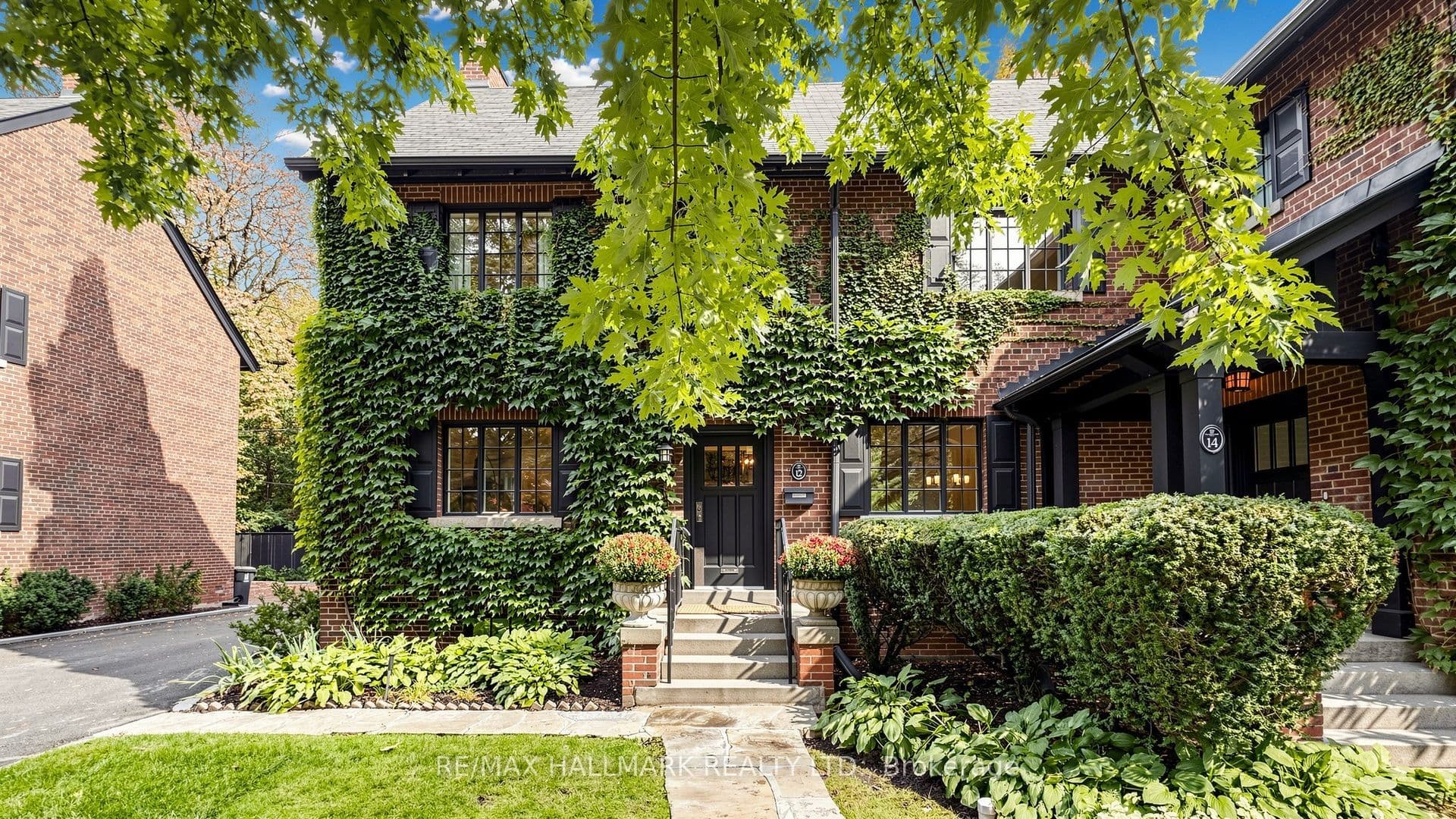 12 Ancroft Place, Toronto, ON M4W 1M4