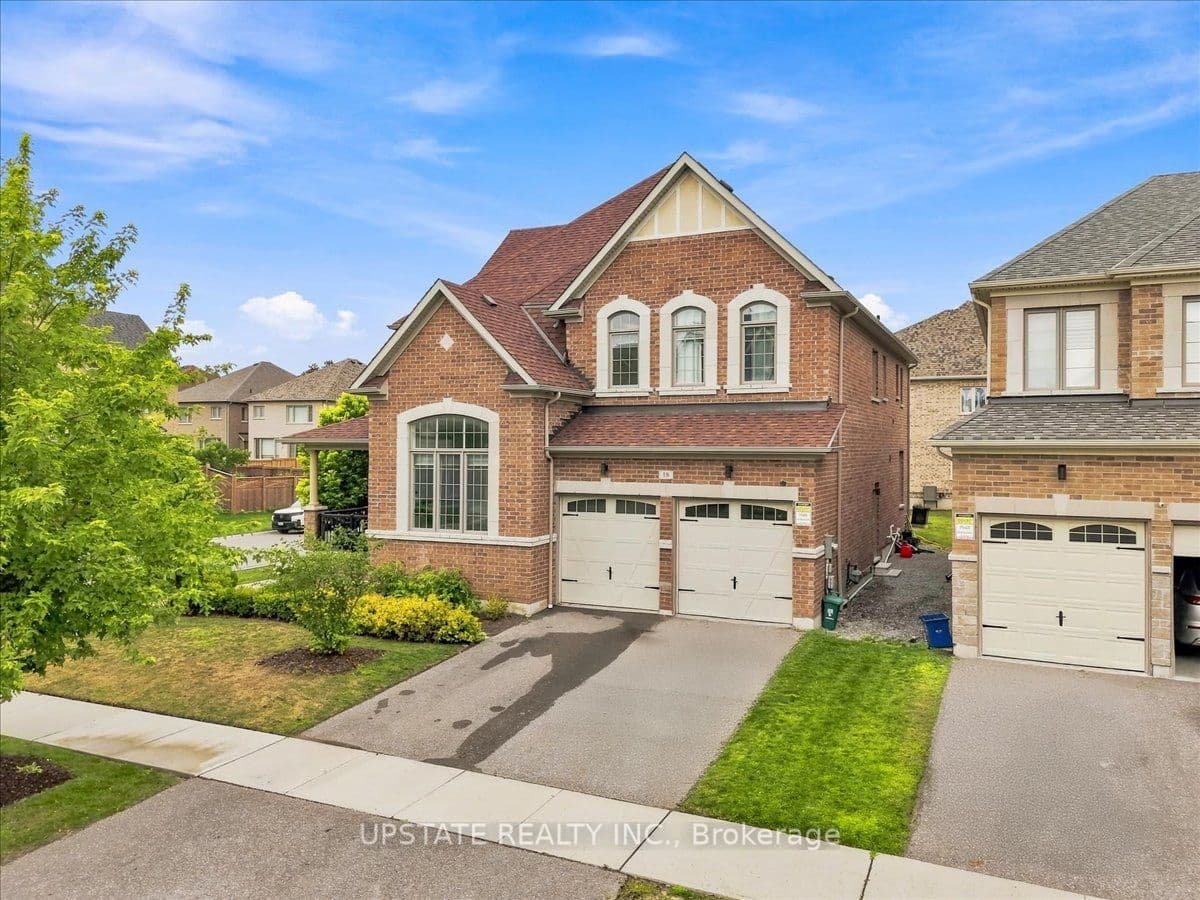 18 Blenheim Circle, Whitby, ON L1P 0E2