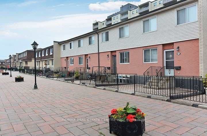 2170 Bromsgrove Road 200, Mississauga, ON L5J 4J2