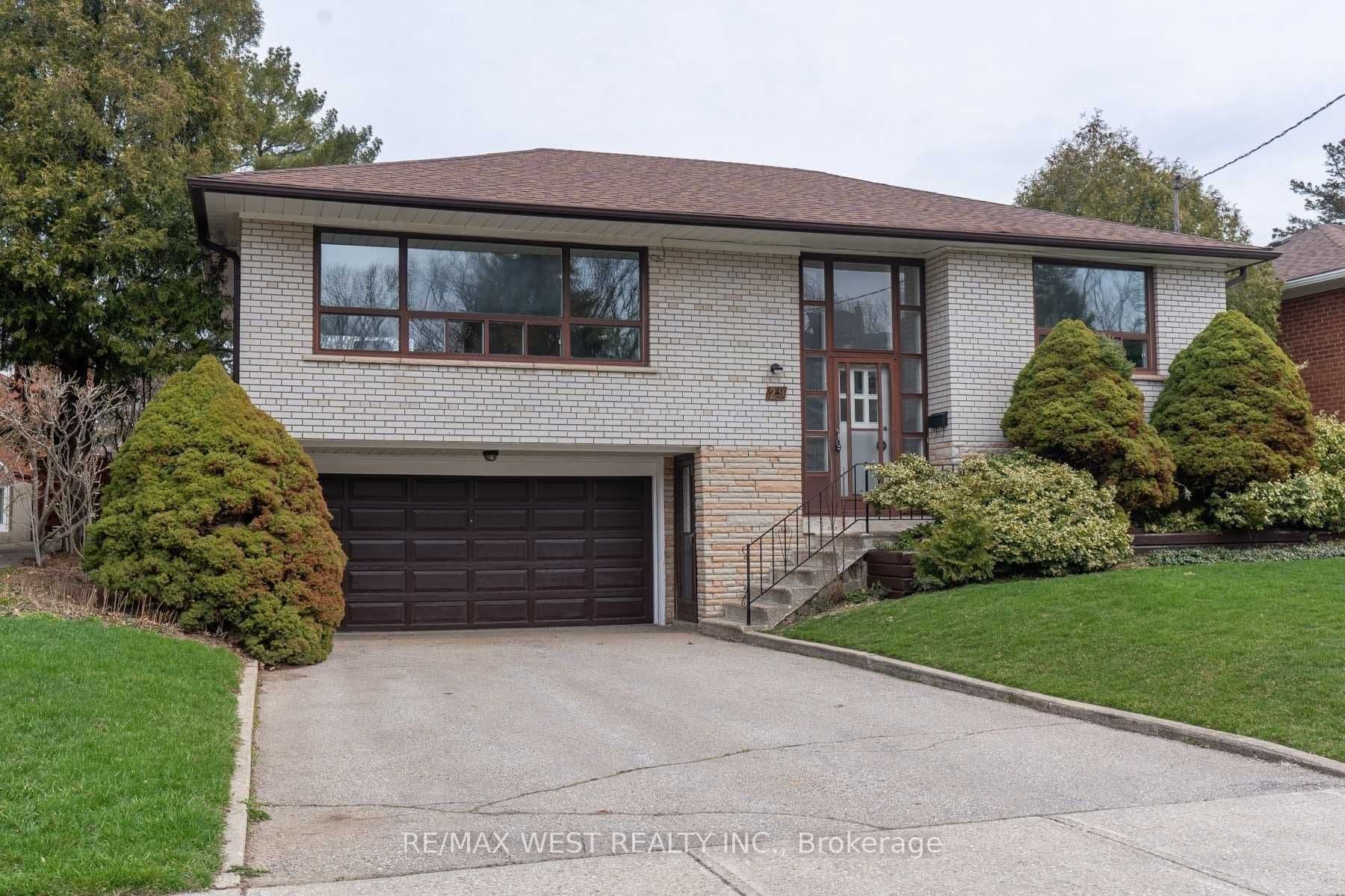 29 Fulwell Crescent, Toronto, ON M3J 1Y4