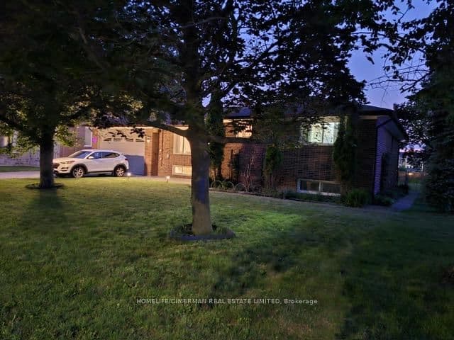 92 Bond Crescent, Richmond Hill, ON L4E 3K7