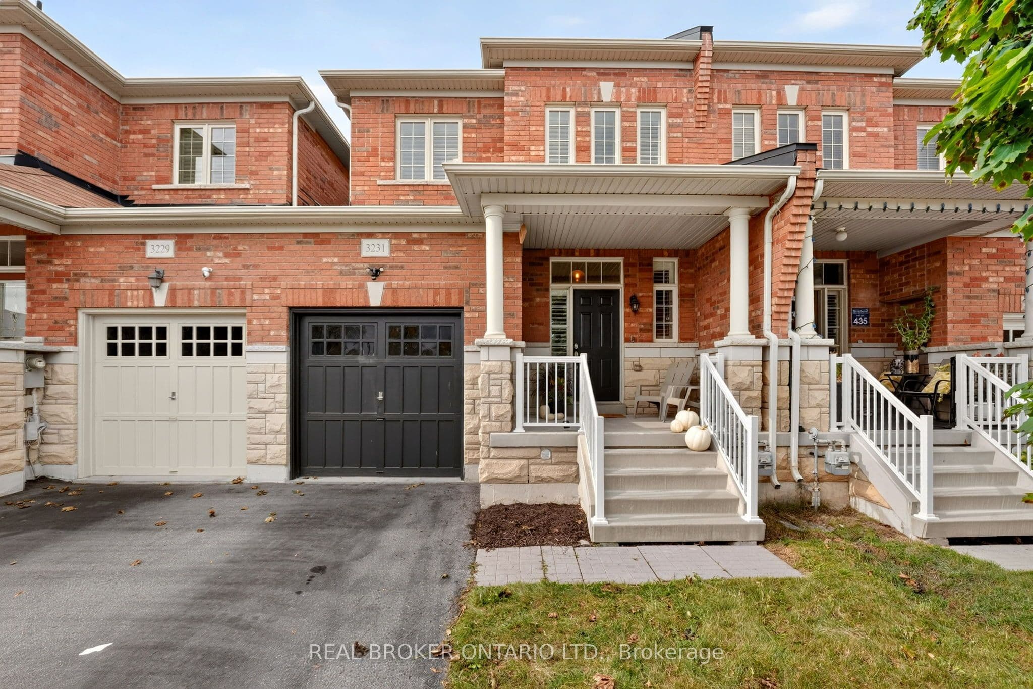 3231 Stoney Crescent, Mississauga, ON L5M 0V4