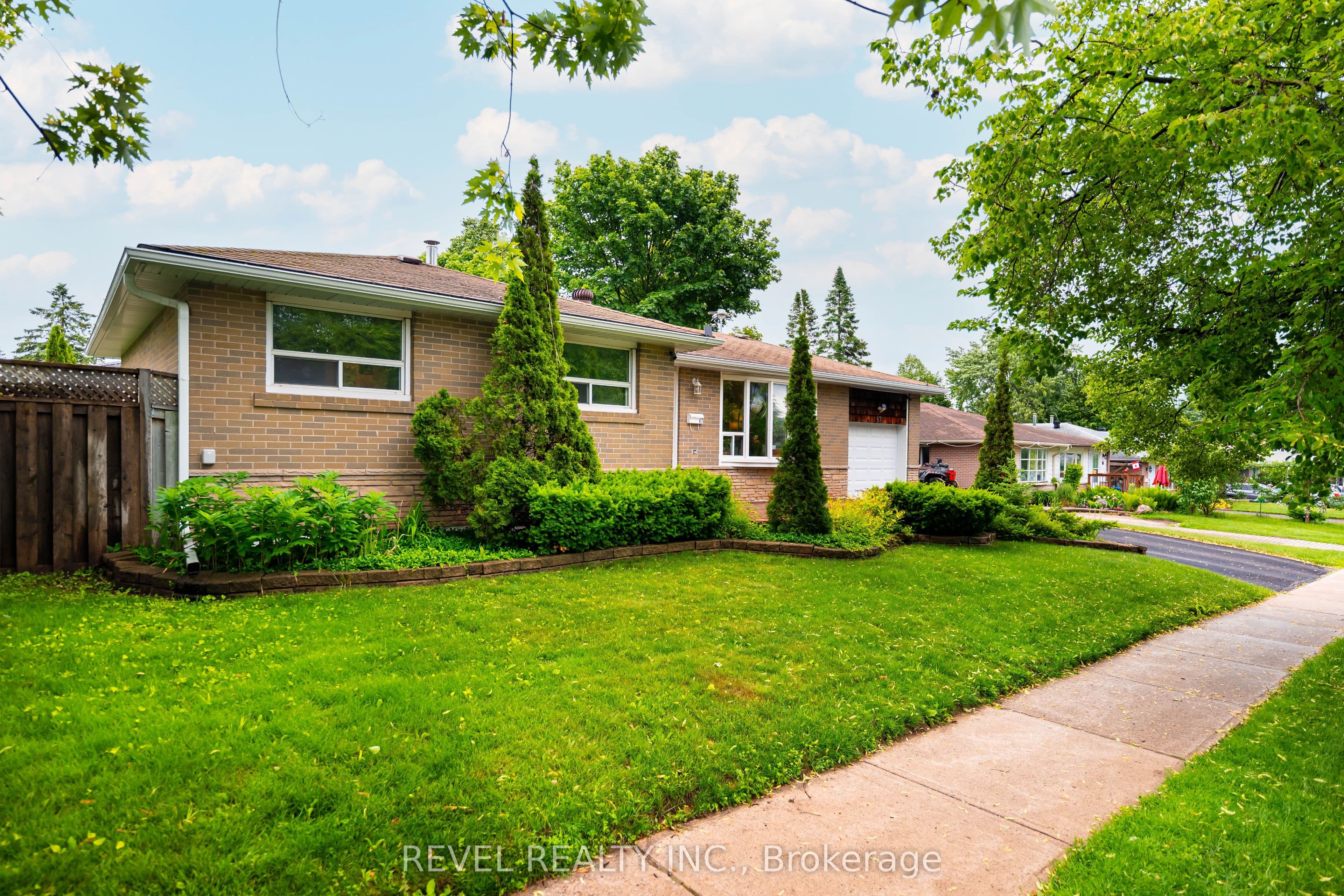 67 Carlton Drive, Orangeville, ON L9W 2X8