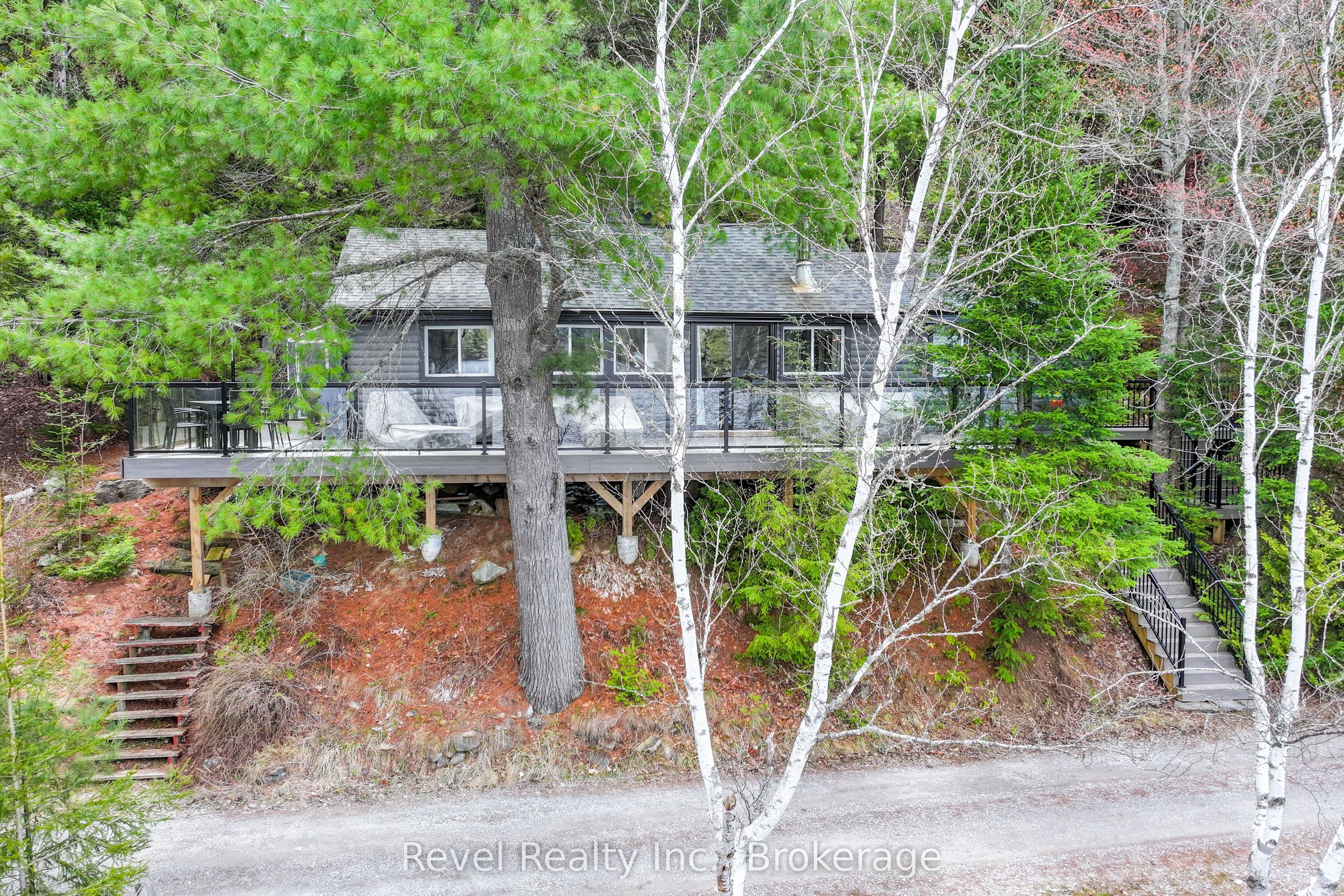1129 LAKESHORE Road, Highlands East, ON K0M 1R0