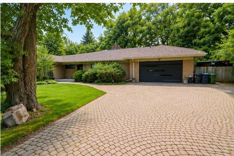 2424 Bayview Avenue, Toronto, ON M2L 1A3
