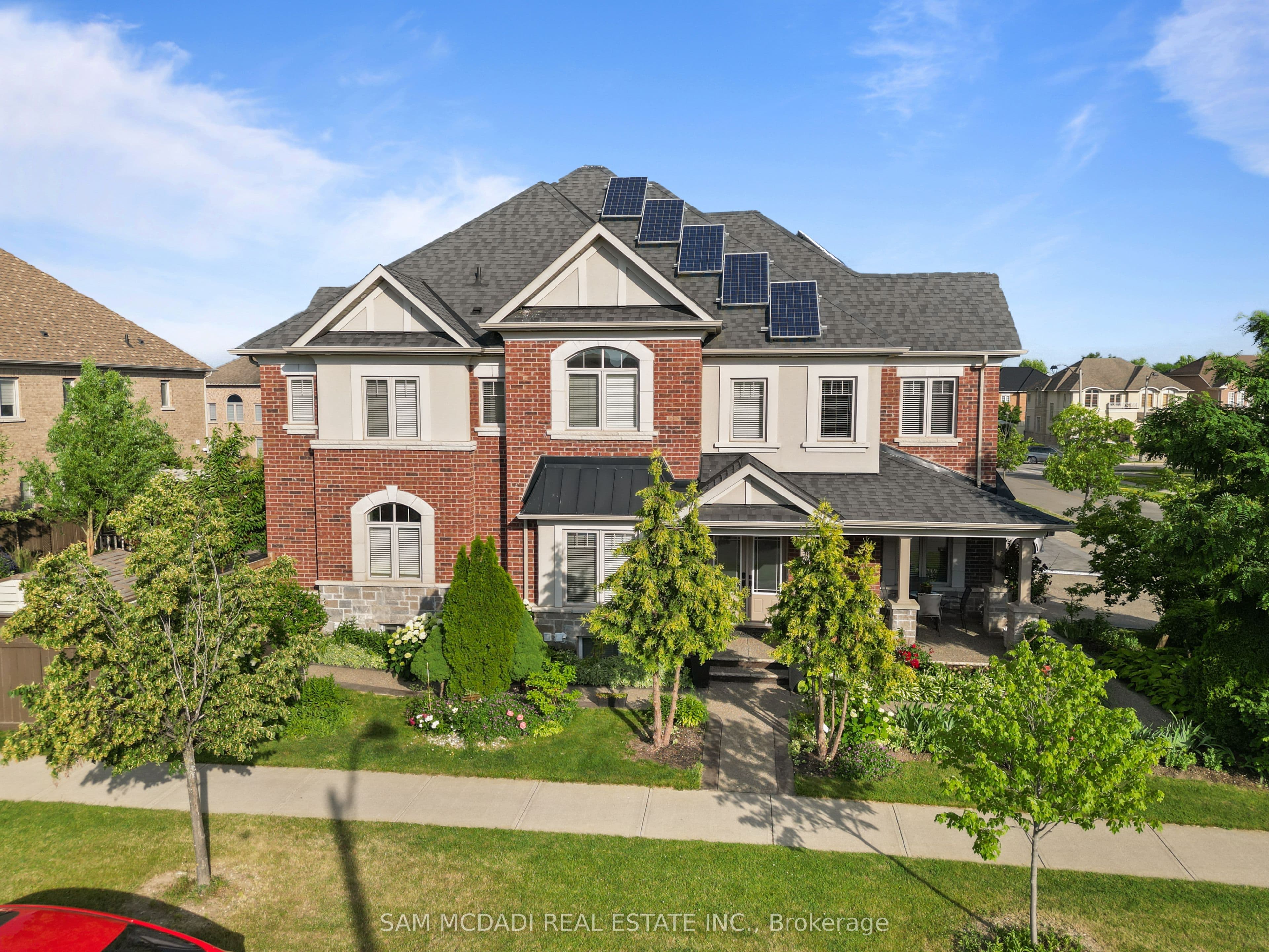 2 Bakersfield Road, Brampton, ON L6P 2Z3