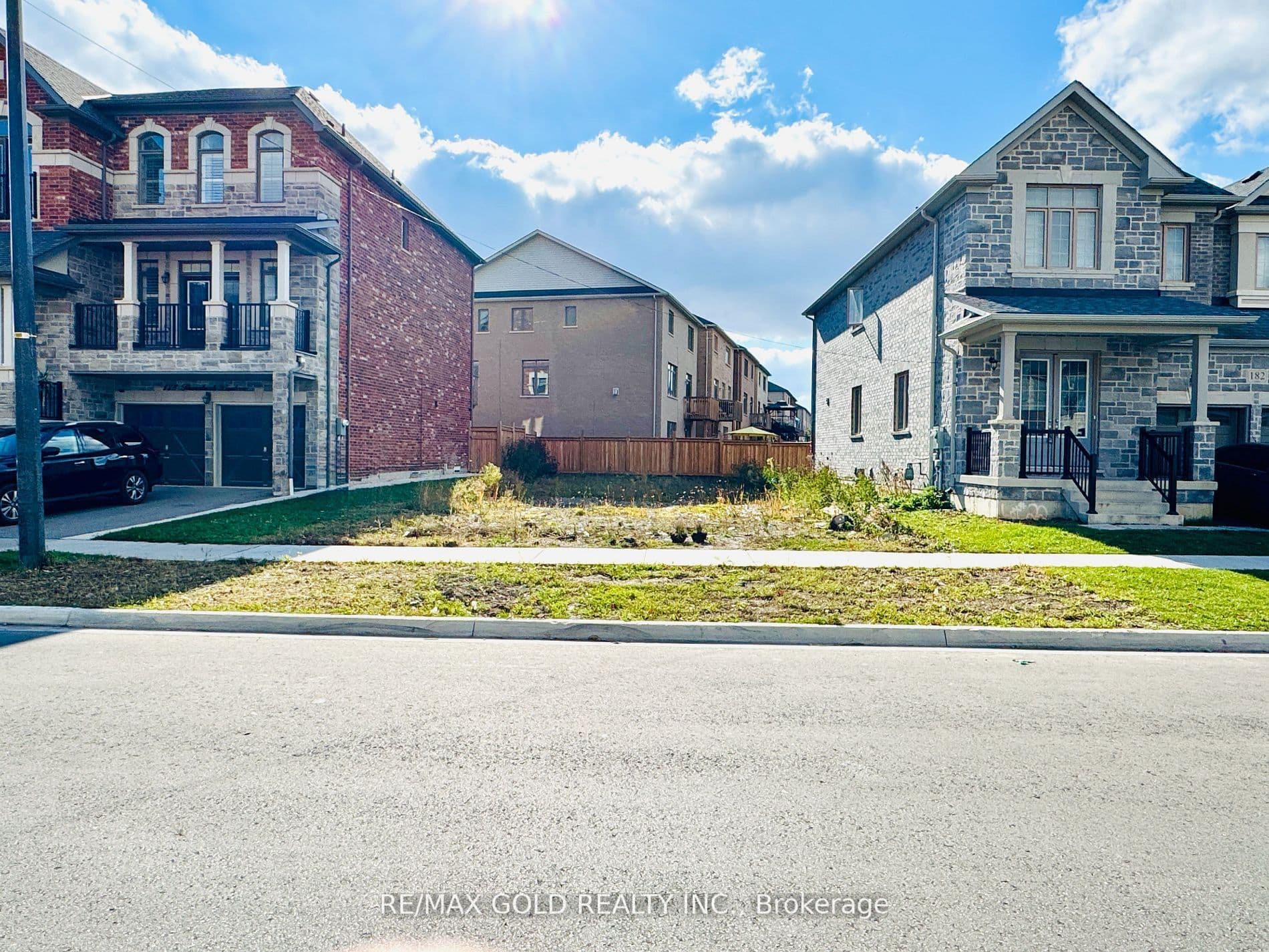 180 Thornbush Boulevard, Brampton, ON L7A 0G4