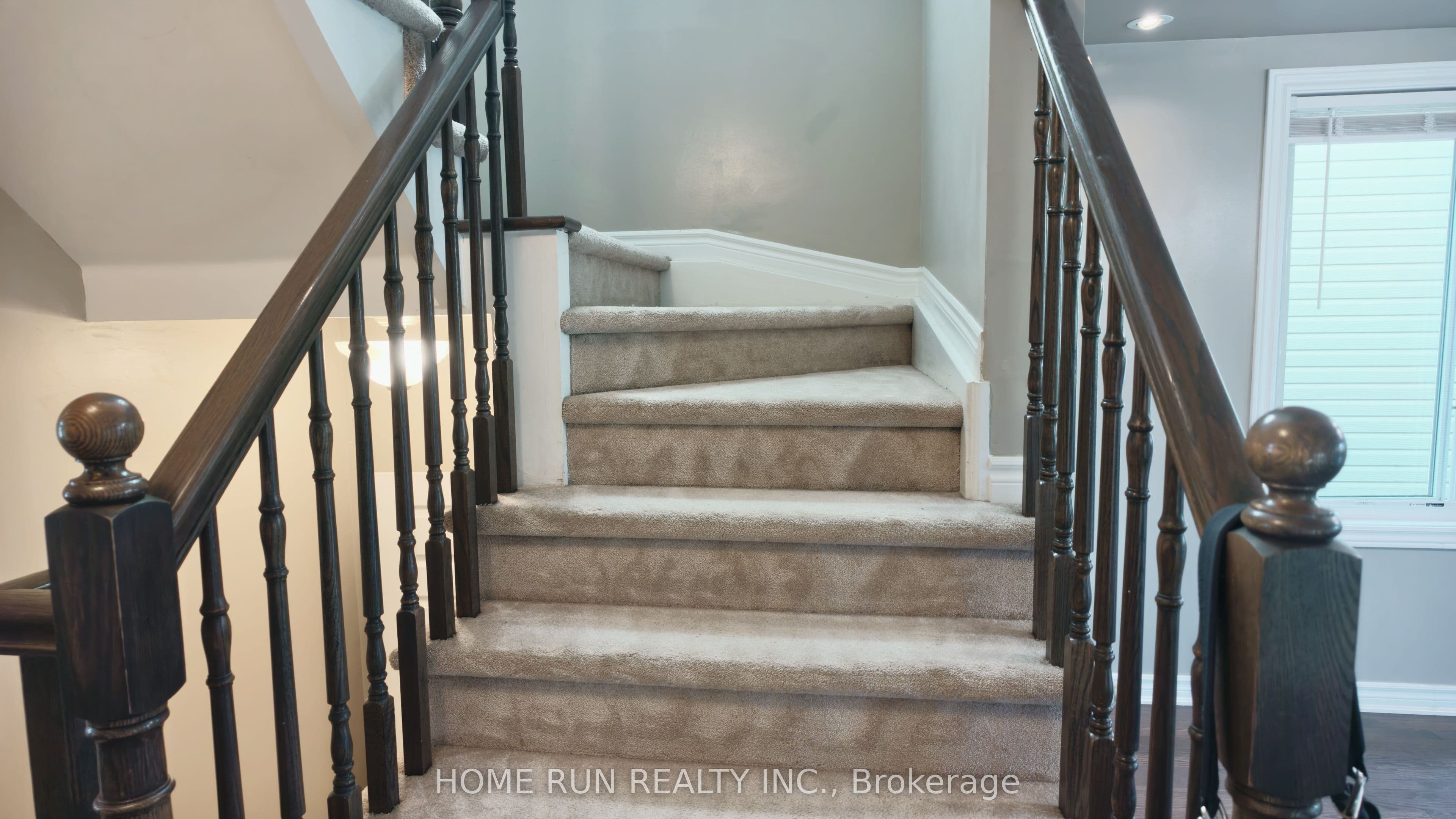 580 Meadowcreek Circle, Kanata, ON K2M 0J8