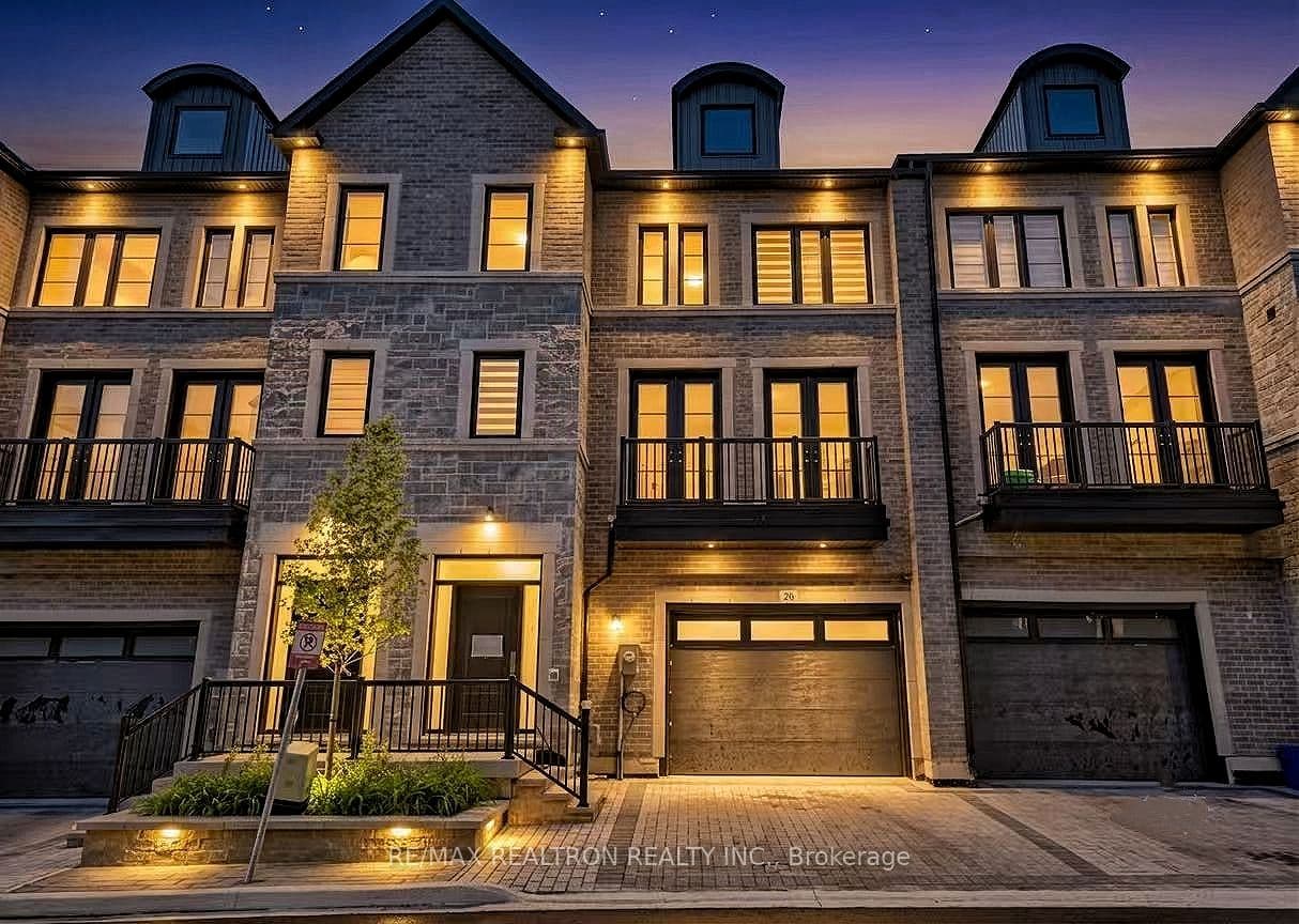 260 Eagle Street 21, Newmarket, ON L3Y 1K1