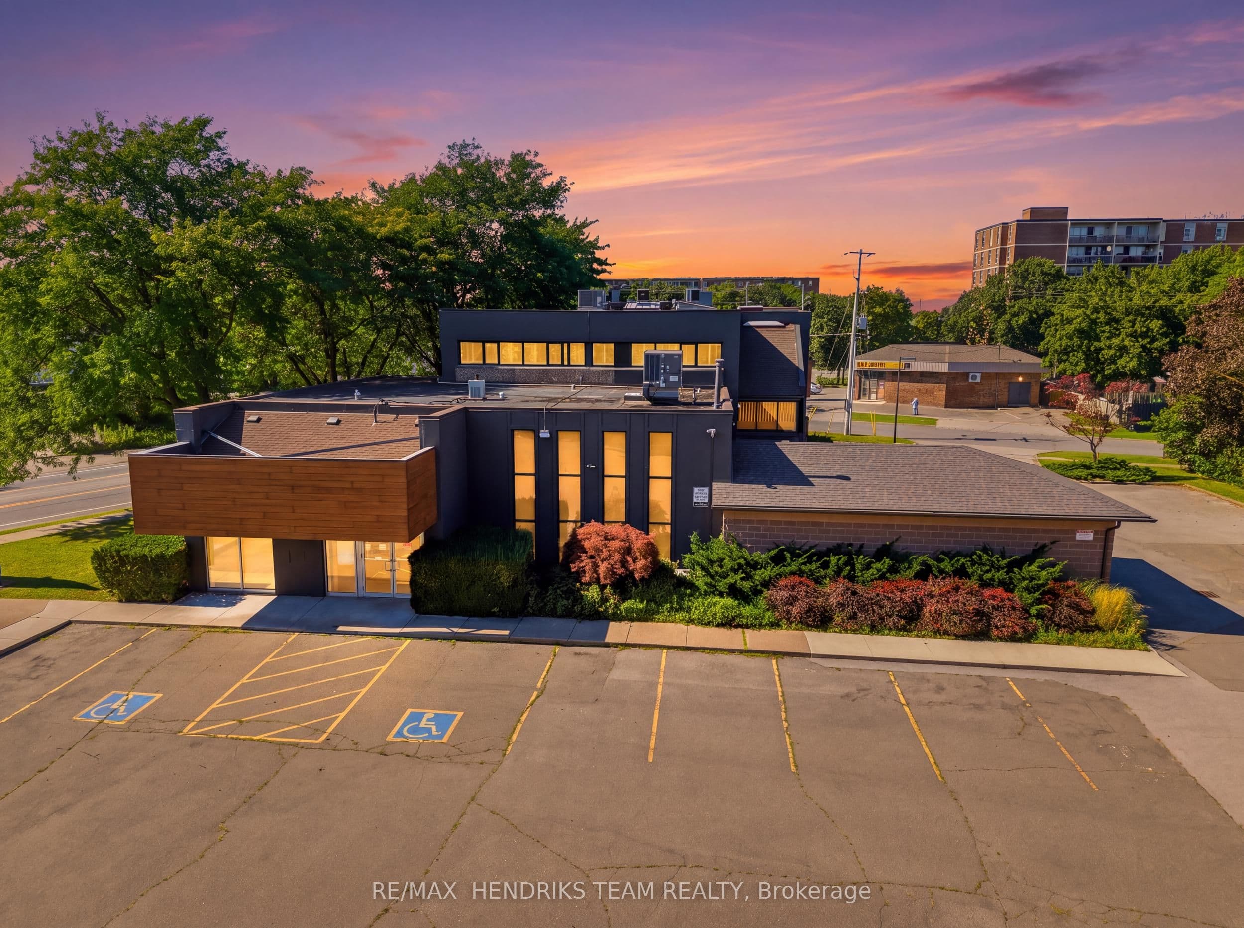 320 Vine Street, St. Catharines, ON L2M 4T3