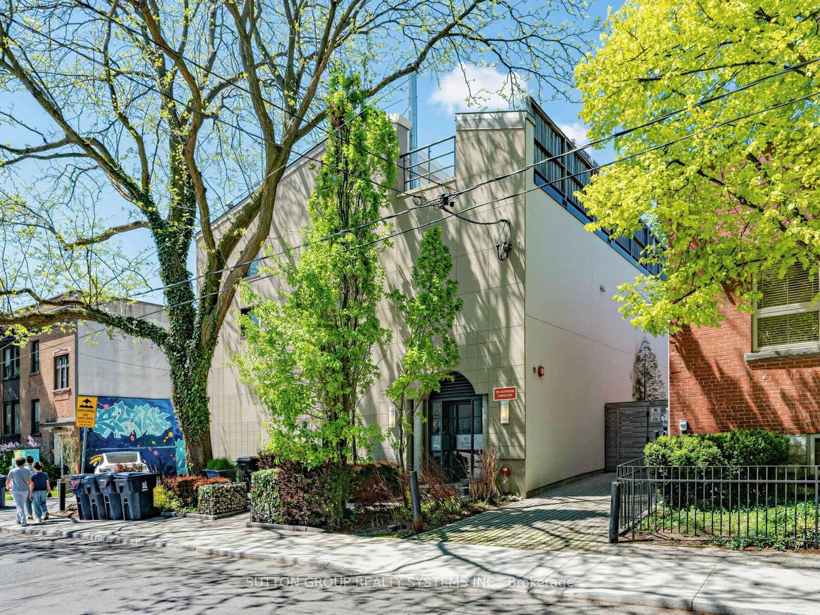6 Bartlett Avenue W 5, Toronto, ON M6H 3E7