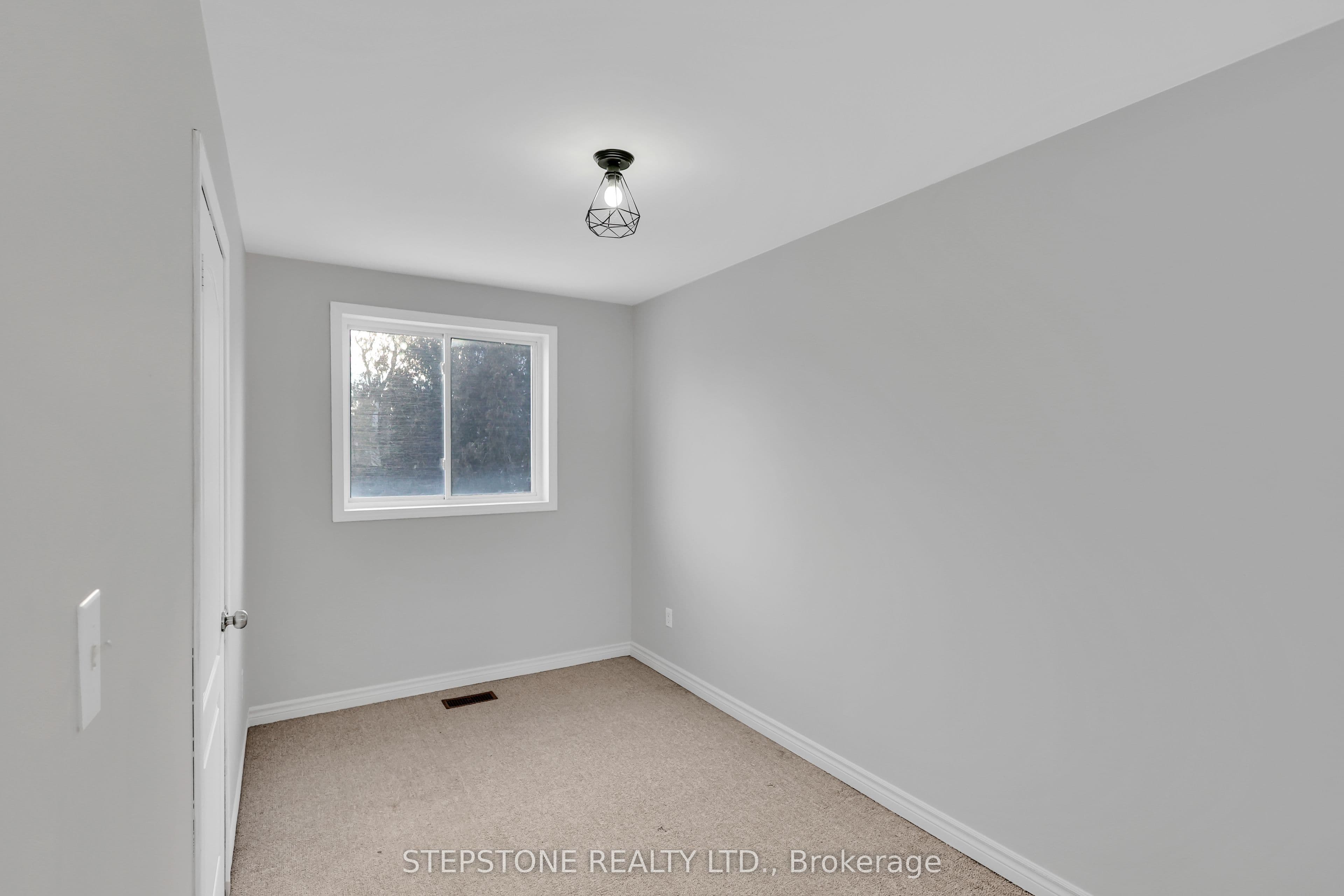 56 41st Street W, Toronto, ON M8W 3N6