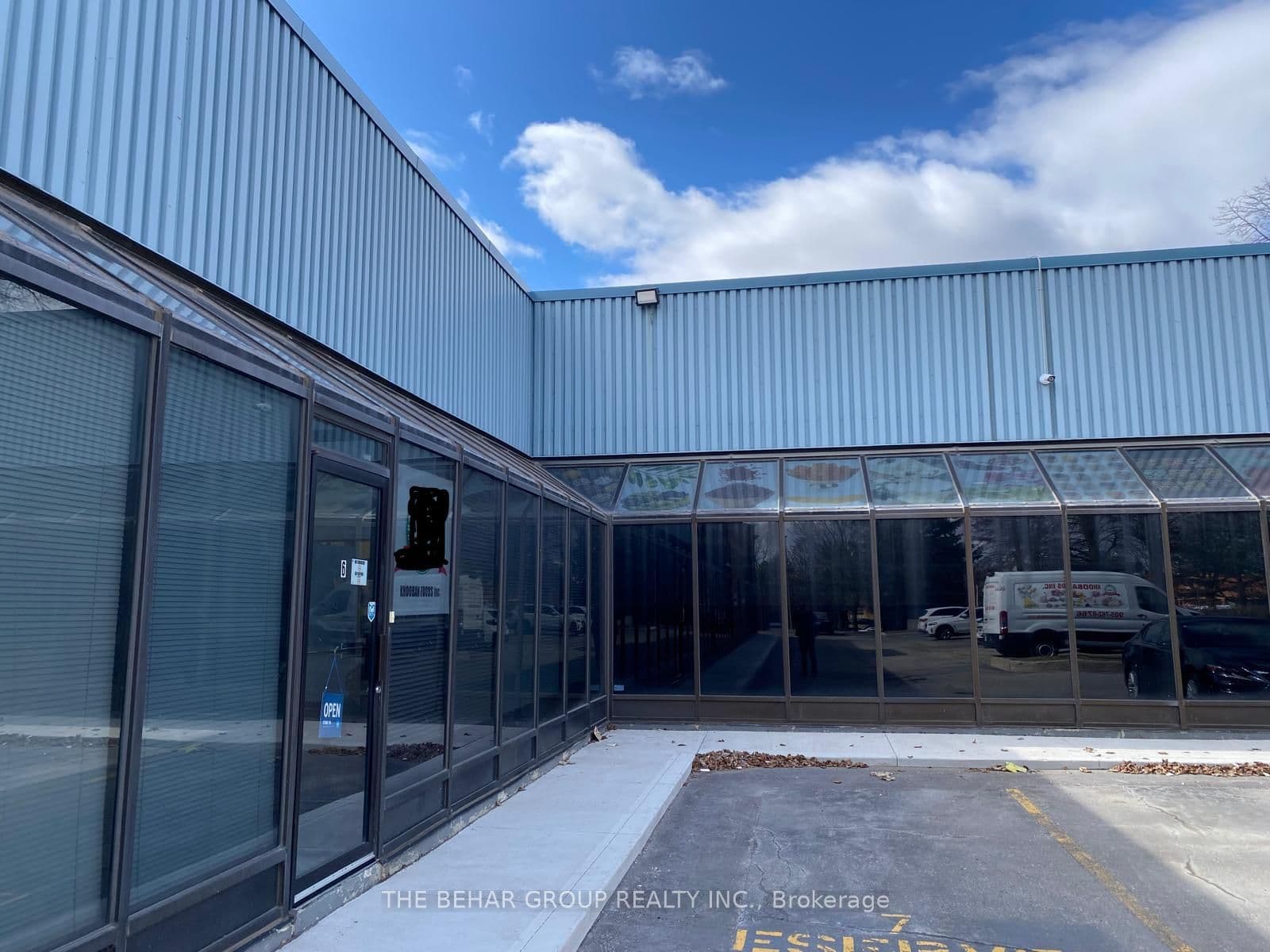 146 West Beaver Creek Road 6, Richmond Hill, ON L4B 1C2