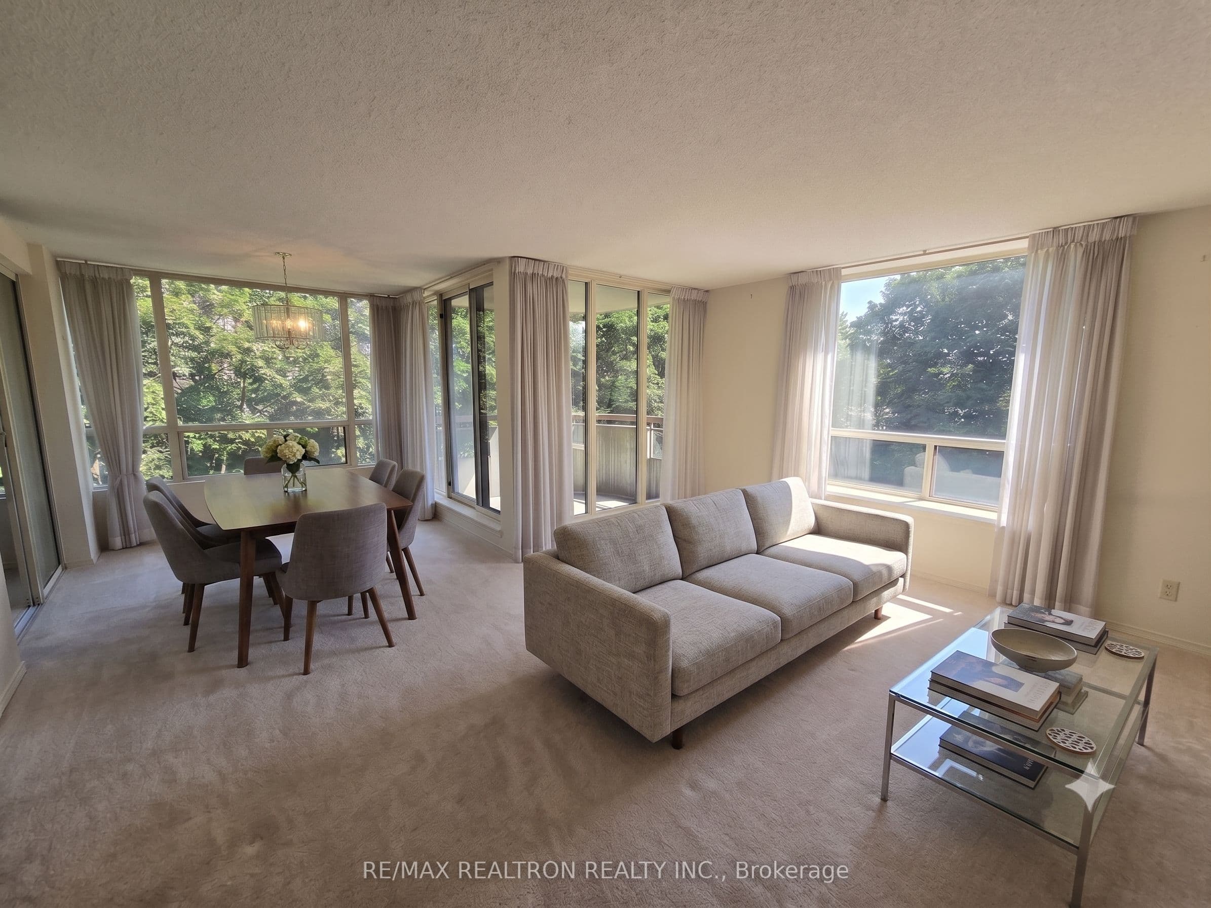 5785 Yonge Street 403, Toronto, ON M2M 4J2