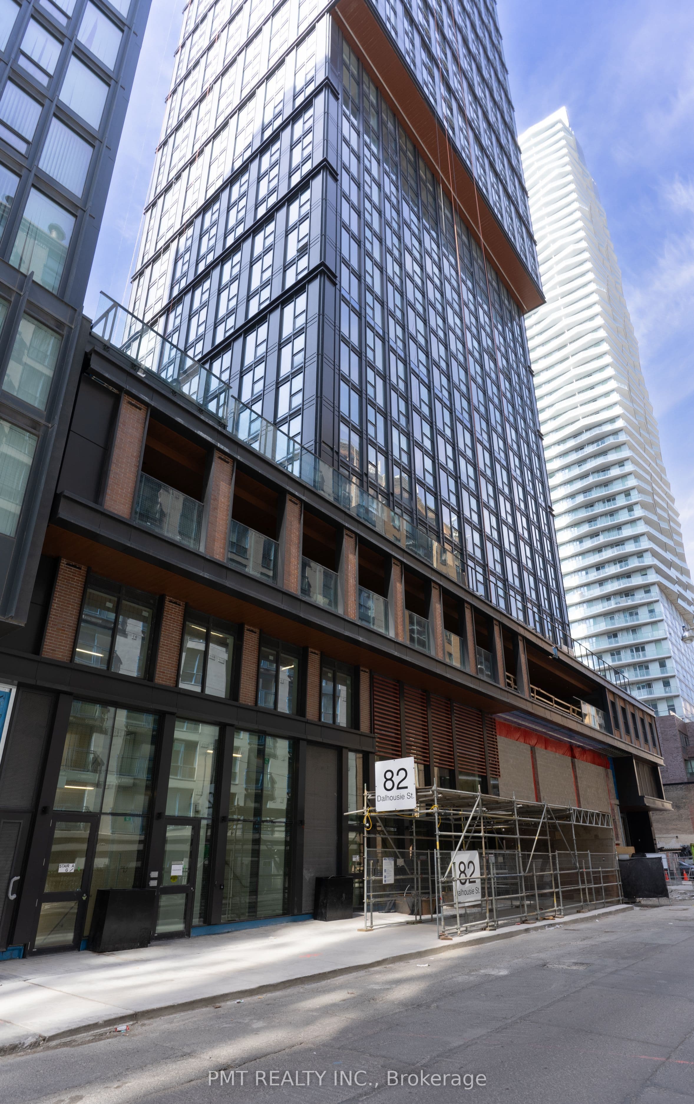 82 Dalhousie Street 906, Toronto, ON M5B 0C5