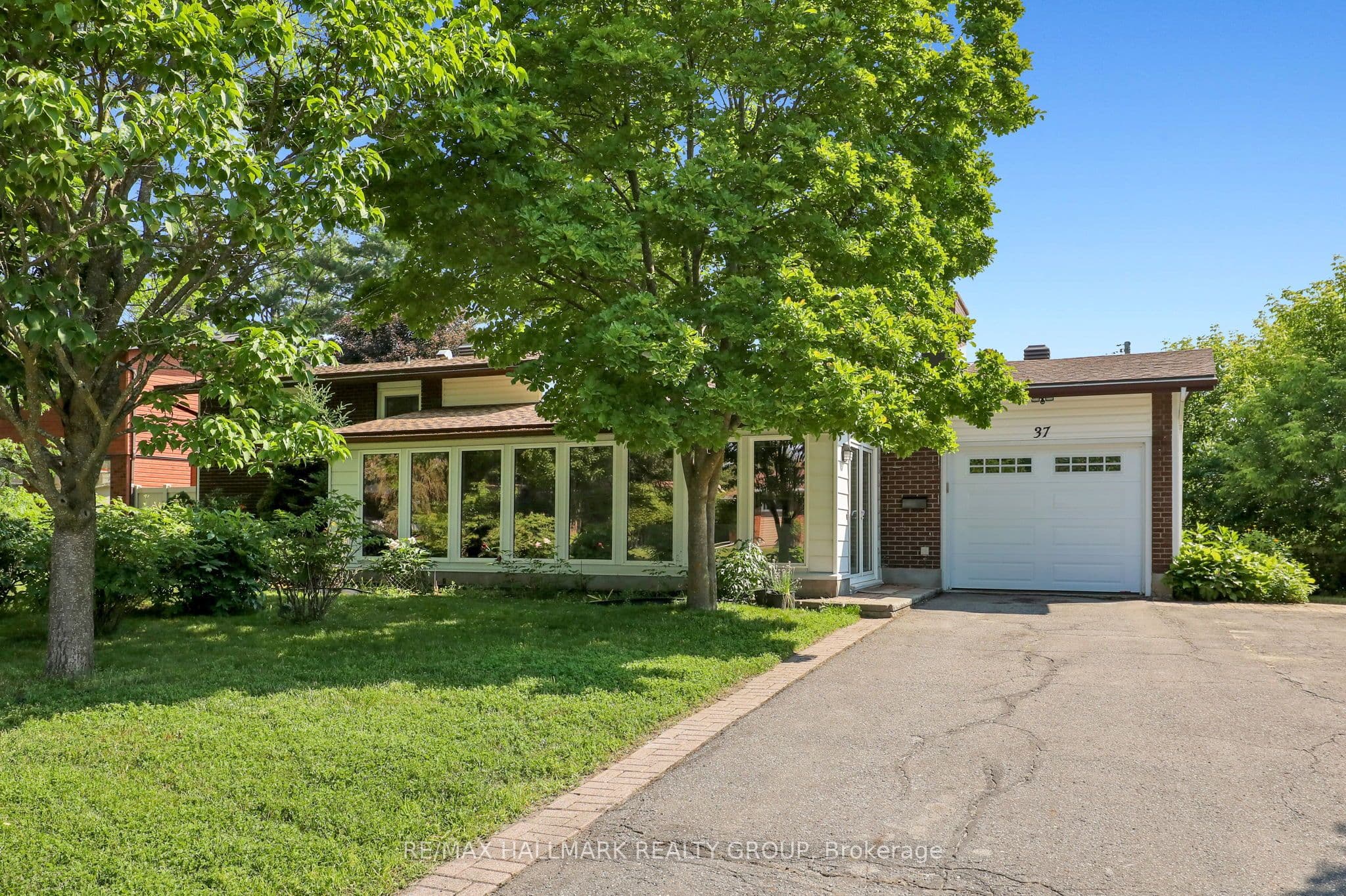 37 Lyall Street, Cityview - Parkwoods Hills - Rideau Shore, ON K2E 5G7