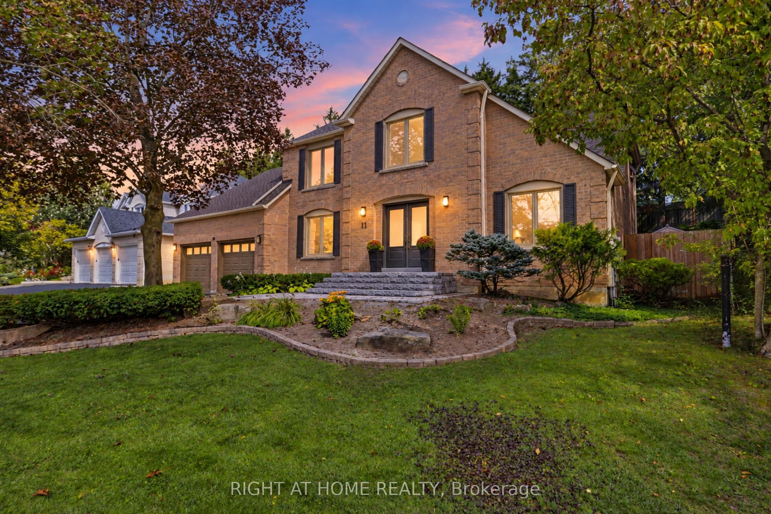 11 Harrowsmith Place, Richmond Hill, ON L4E 2K1