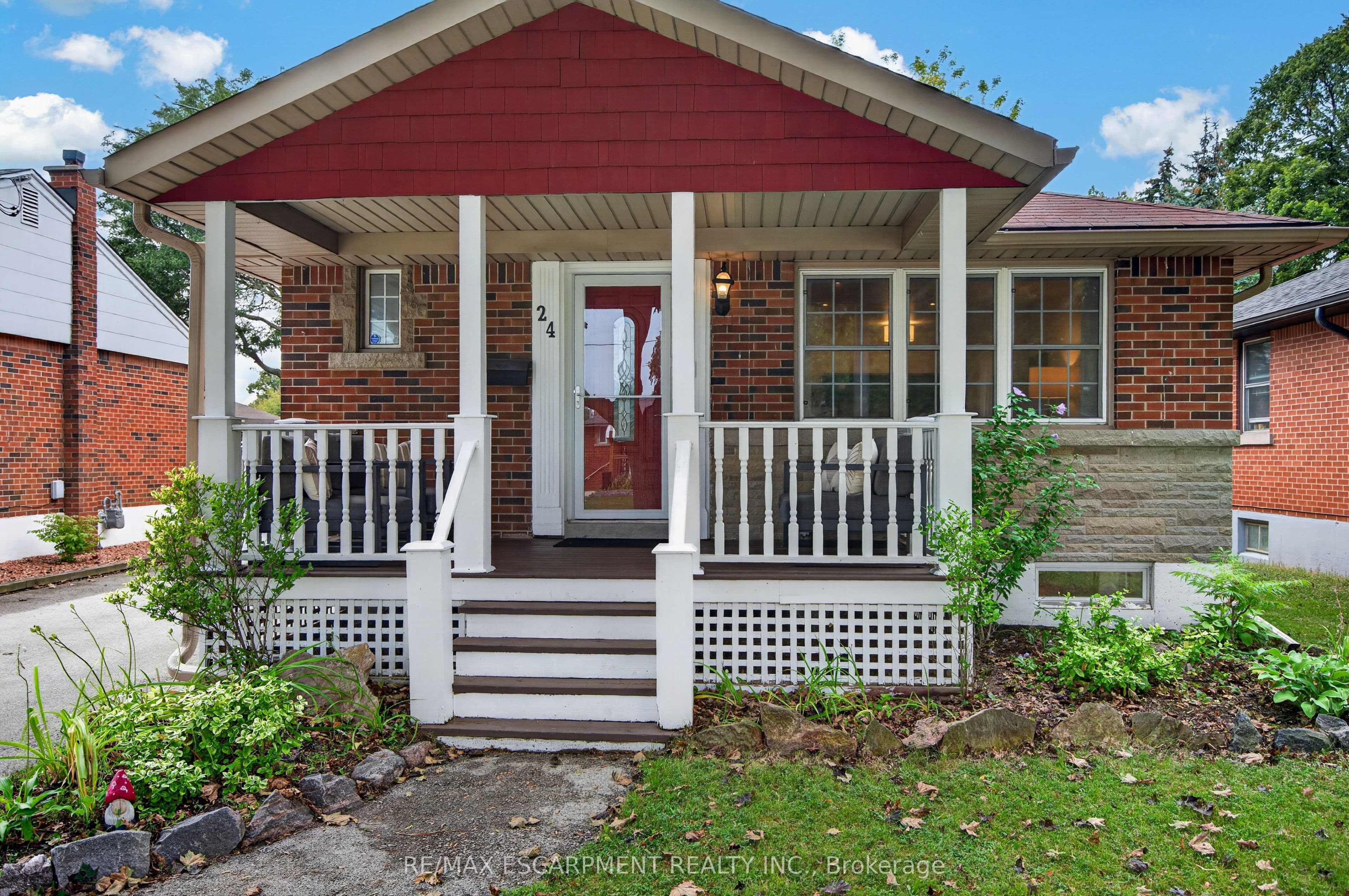24 Castlefield Drive, Hamilton, ON L8T 3R2
