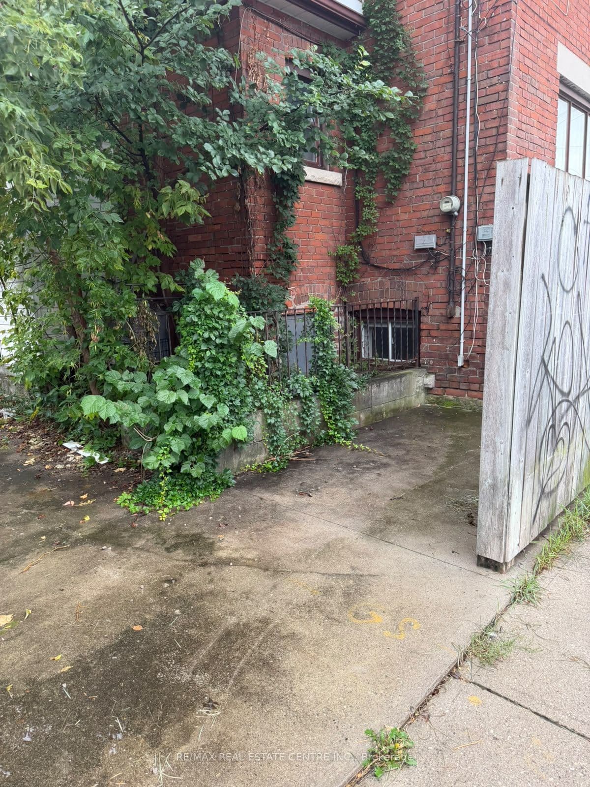 221 Westmoreland Avenue, Toronto, ON M6H 3A1