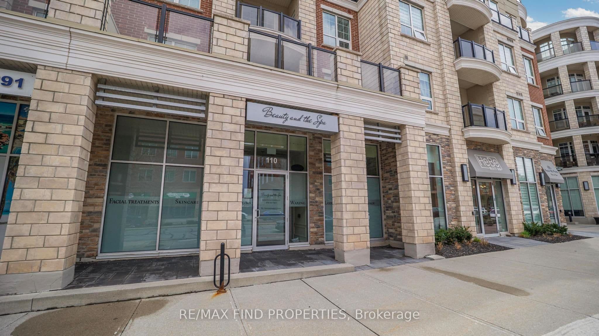 216 Oak Park Boulevard 110, Oakville, ON L6H 0T8