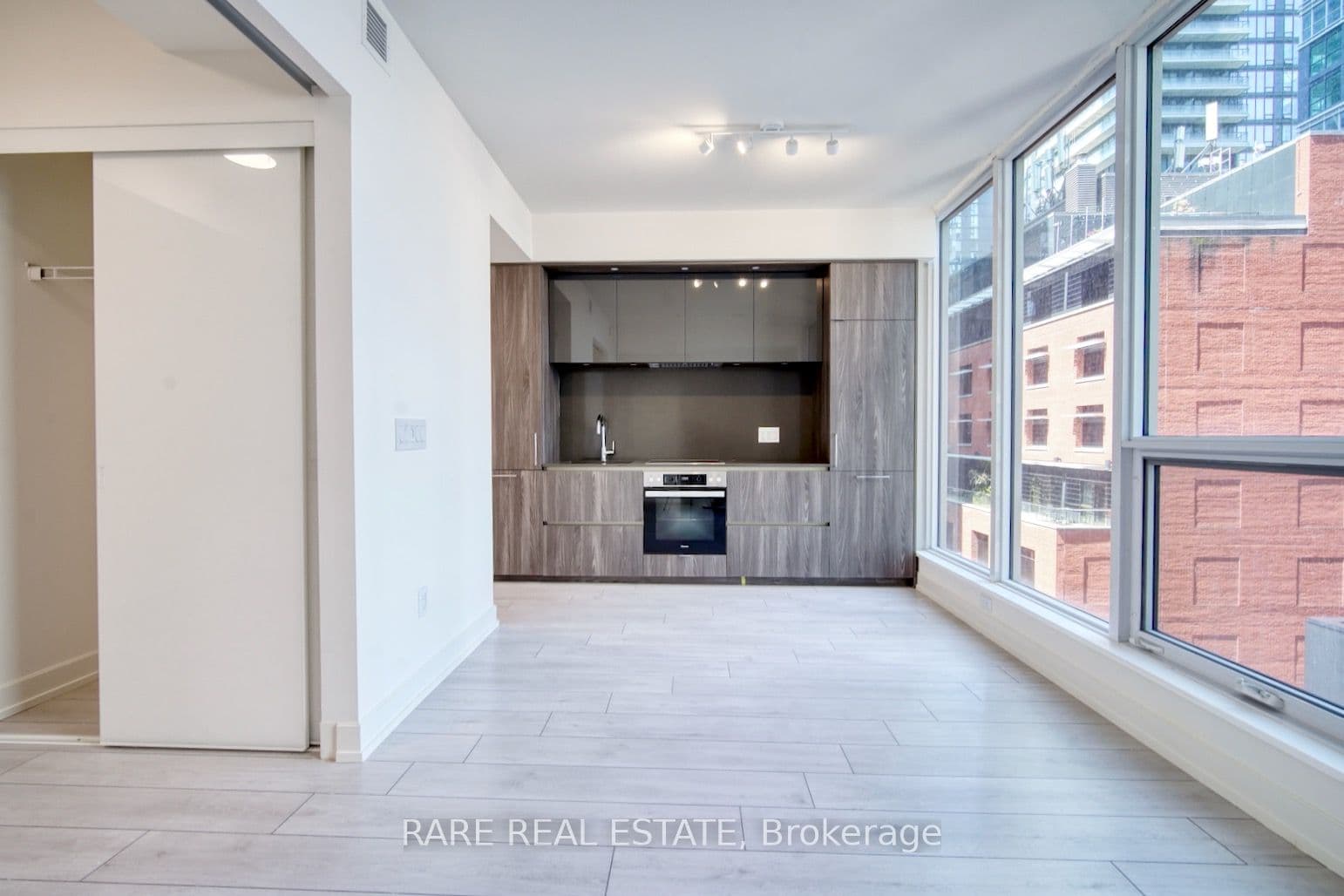 15 Mercer Street 619, Toronto, ON M5V 1H2