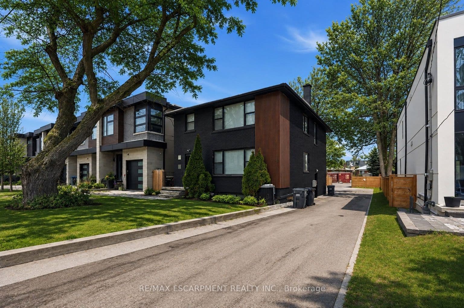 43 Broadview Avenue, Mississauga, ON L5H 2S8