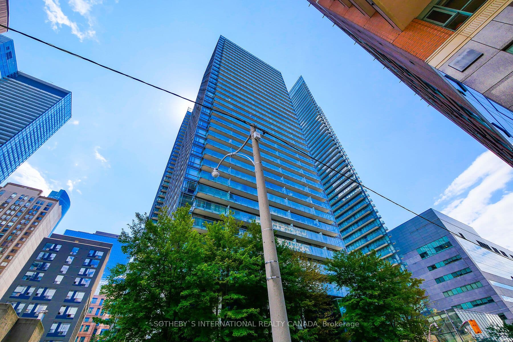 37 Grosvenor Street 2107, Toronto, ON M4Y 3G5