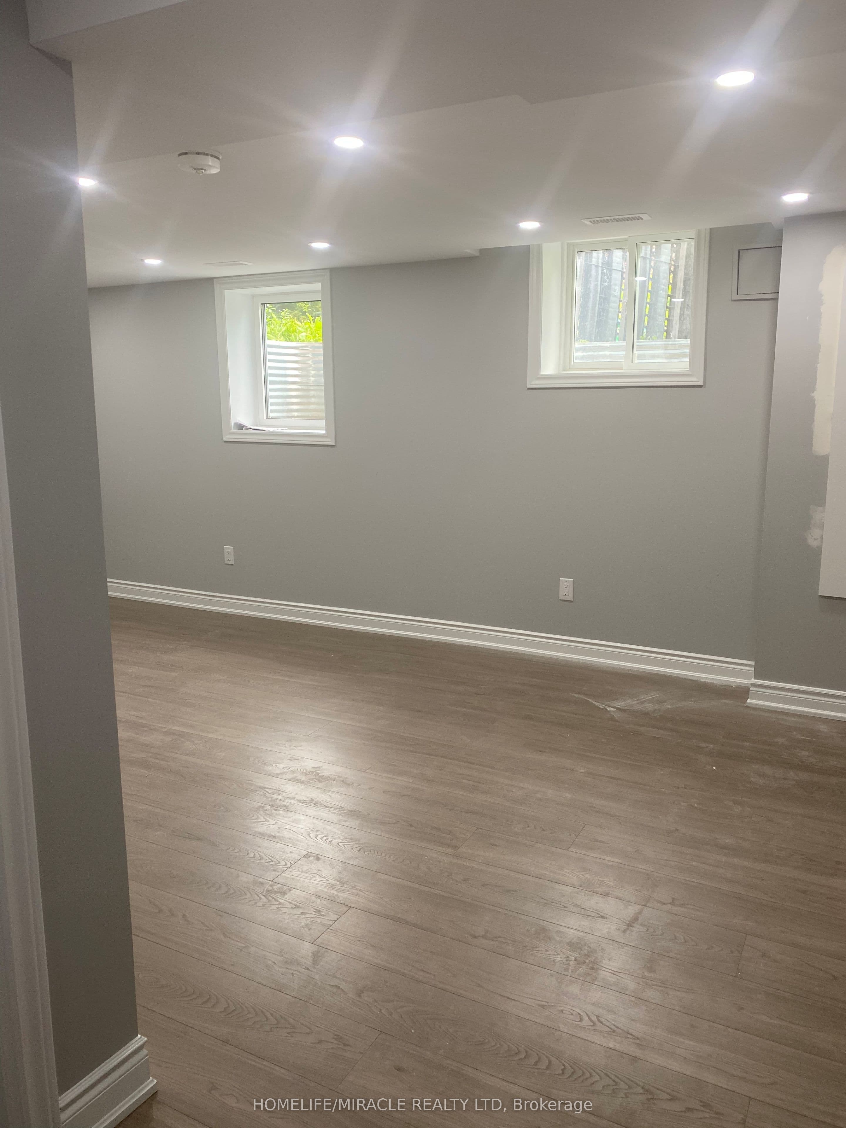 53 Parkside Drive Bsmt, Brampton, ON L6Y 3A1