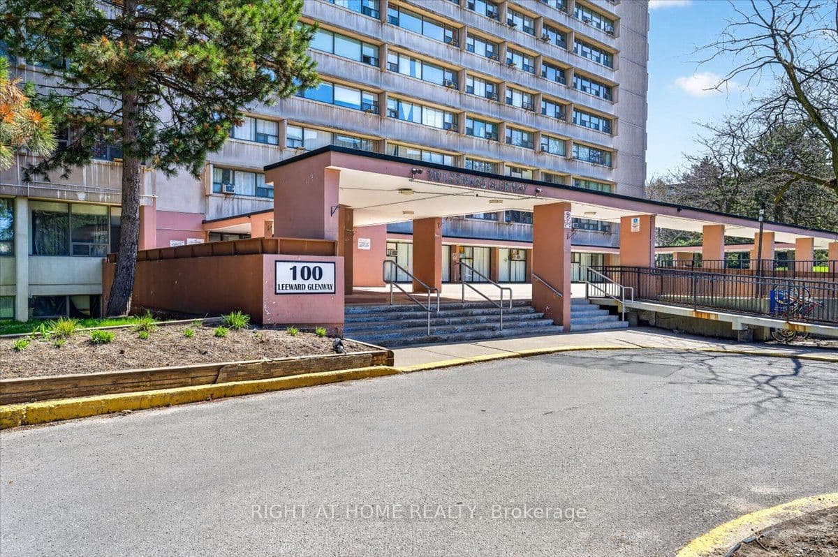 100 Leeward Glenway 708, Toronto, ON M3C 2Z1