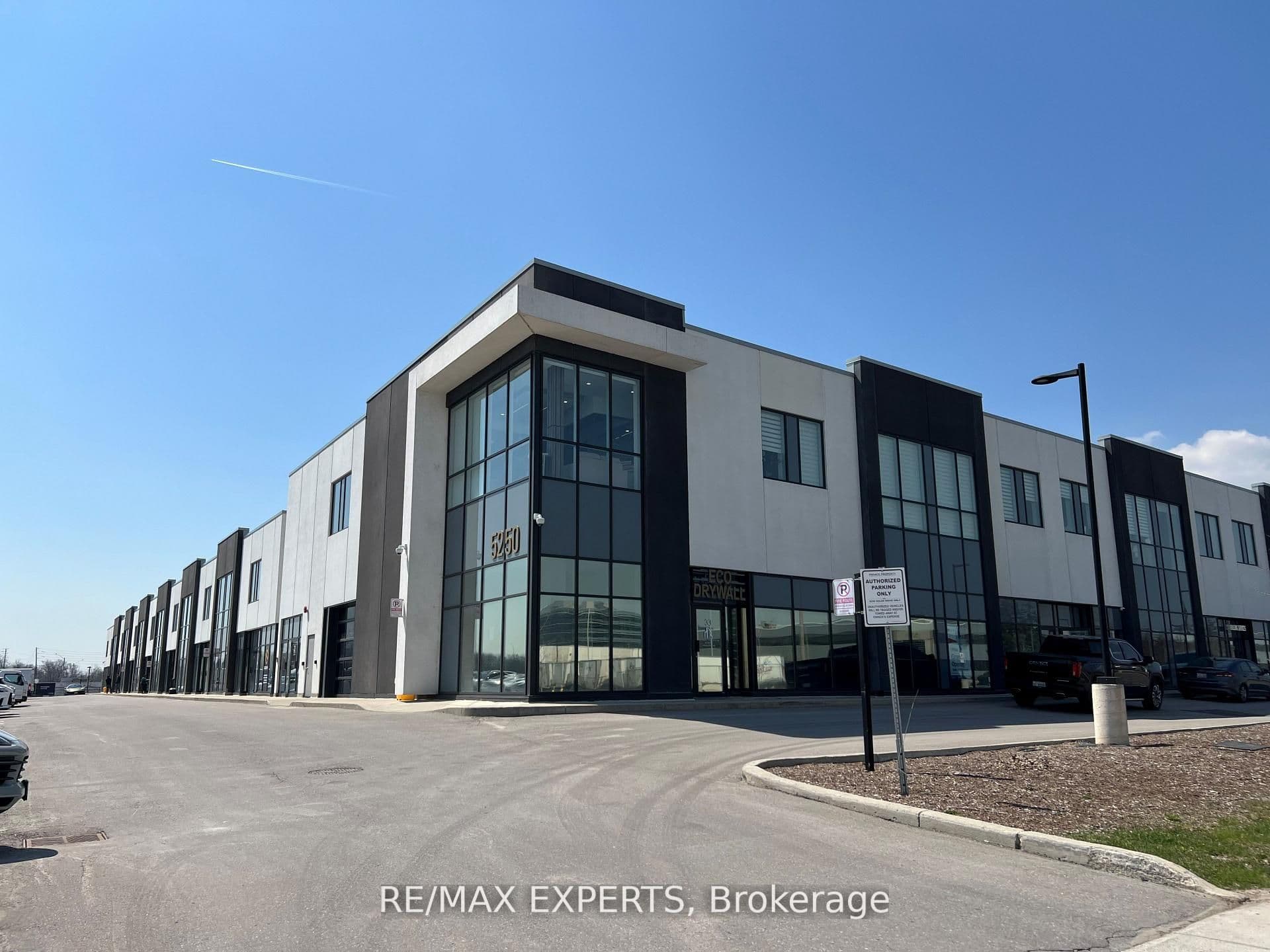 5250 Solar Drive 33, Mississauga, ON L4W 5M8